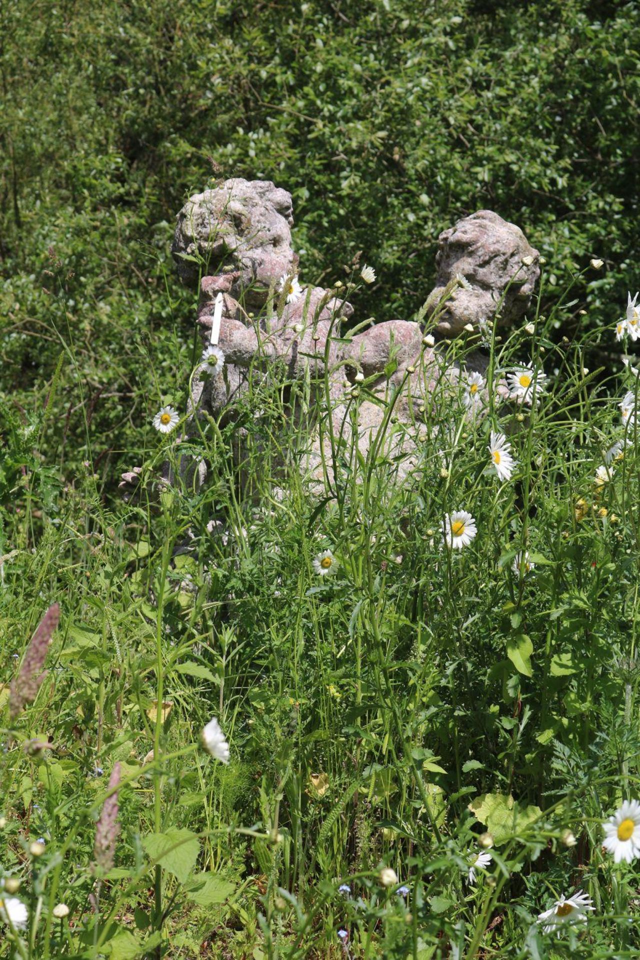 LARGE ITALIANATE STONE GARDEN SCULPTURE - Image 2 of 3