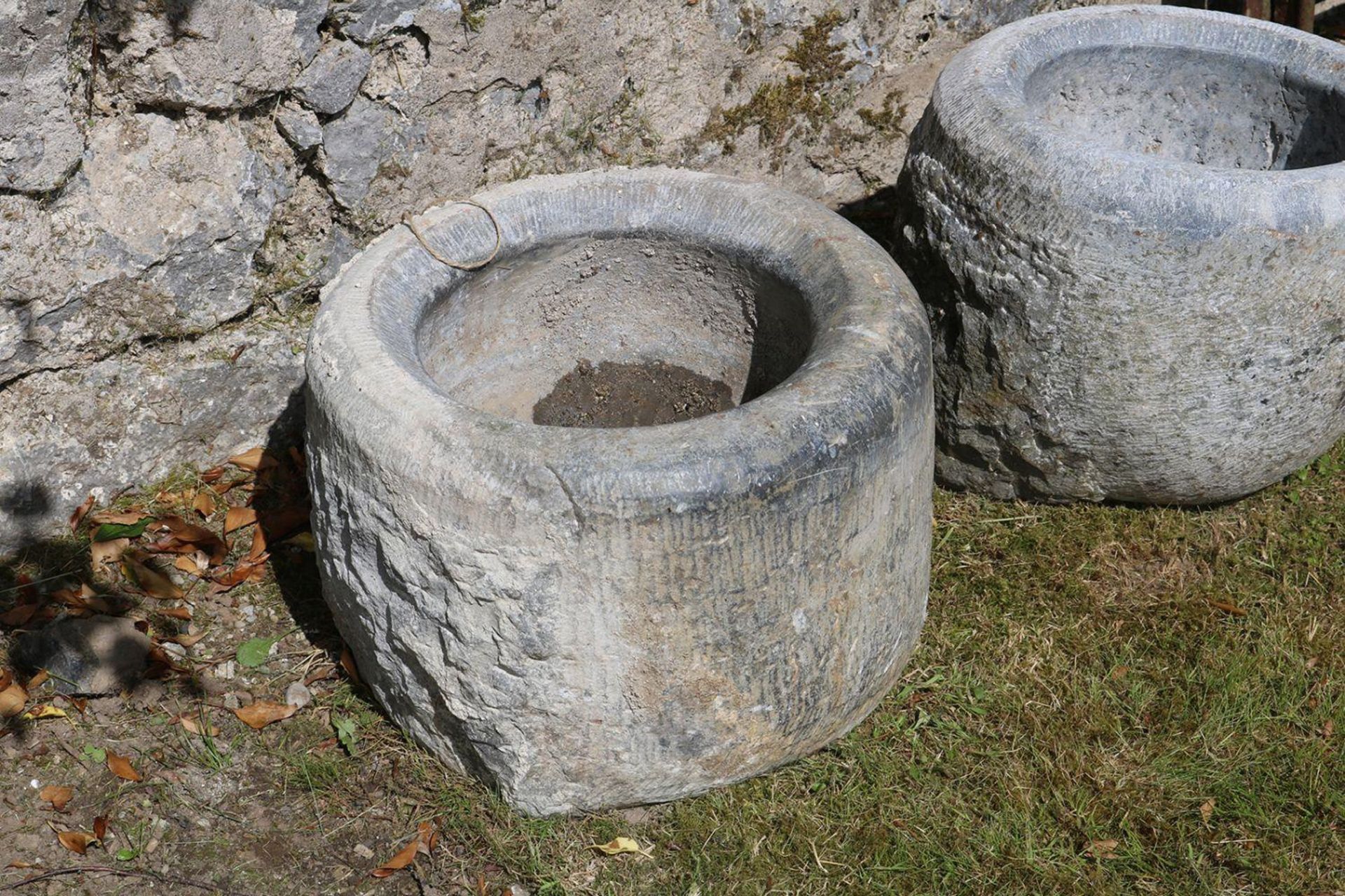 PAIR OF 18TH-CENTURY LIMESTONE URNS - Image 2 of 3