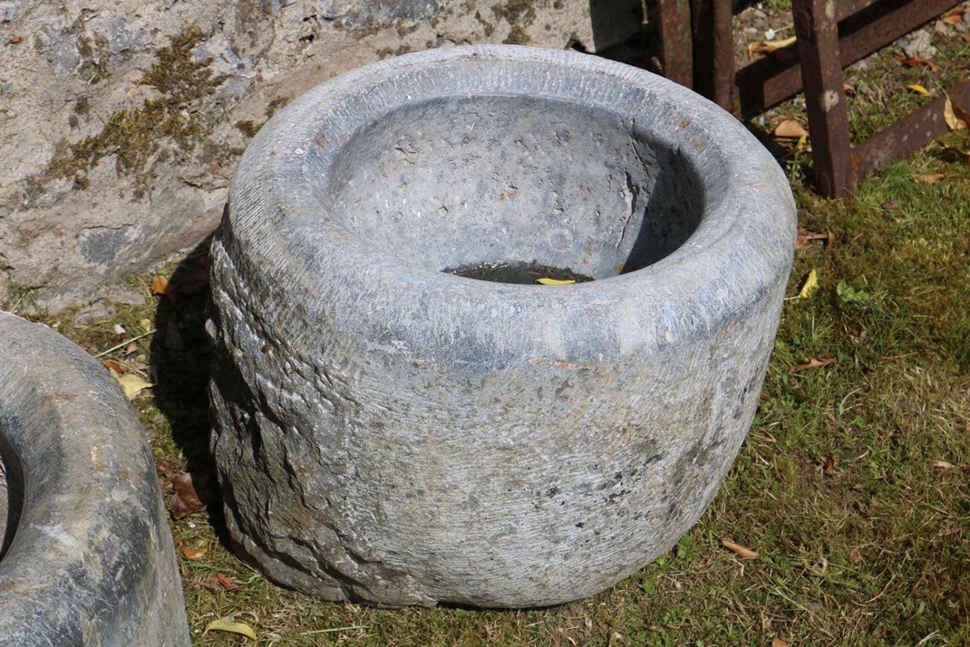 PAIR OF 18TH-CENTURY LIMESTONE URNS - Image 3 of 3