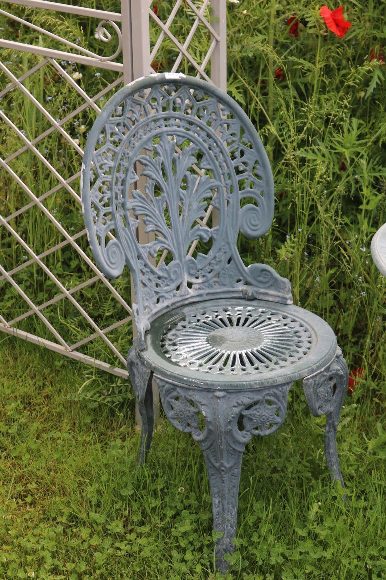 ORNATE METAL PATIO TABLE - Image 2 of 2