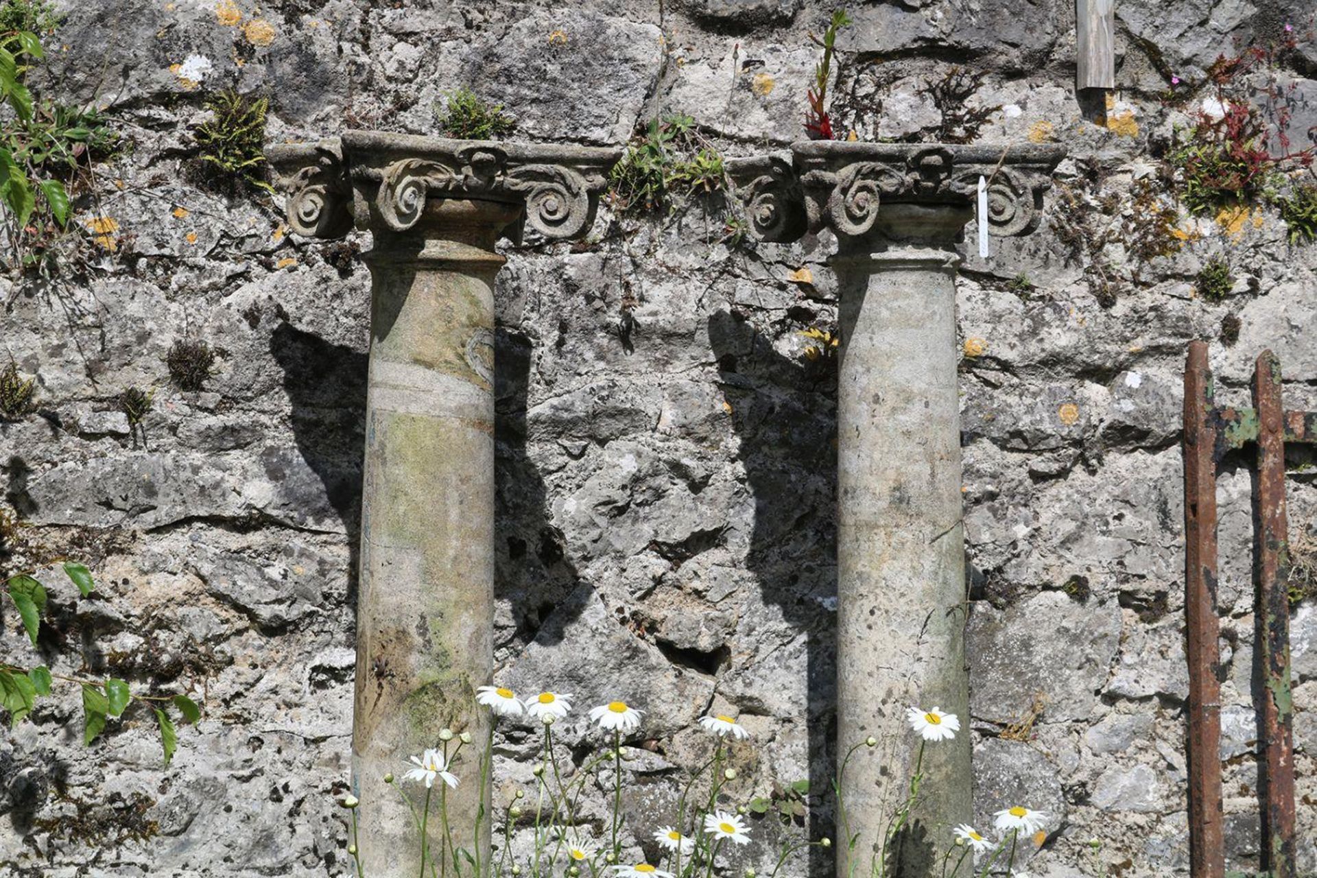 SET OF 4 COMPOSITE STONE CLASSICAL COLUMNS - Image 2 of 3