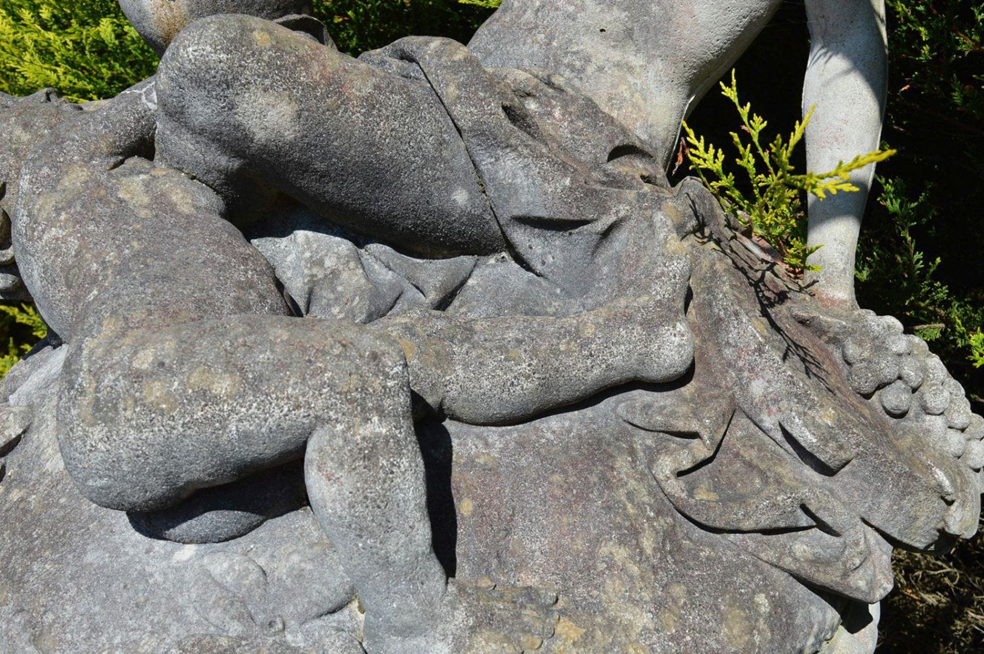 LARGE ITALIANATE STONE FOUNTAIN - Image 5 of 5