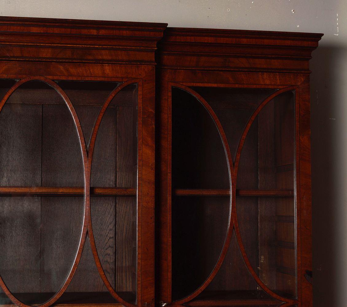 EDWARDIAN MAHOGANY BREAKFRONT 3 DOOR BOOKCASE - Bild 4 aus 6