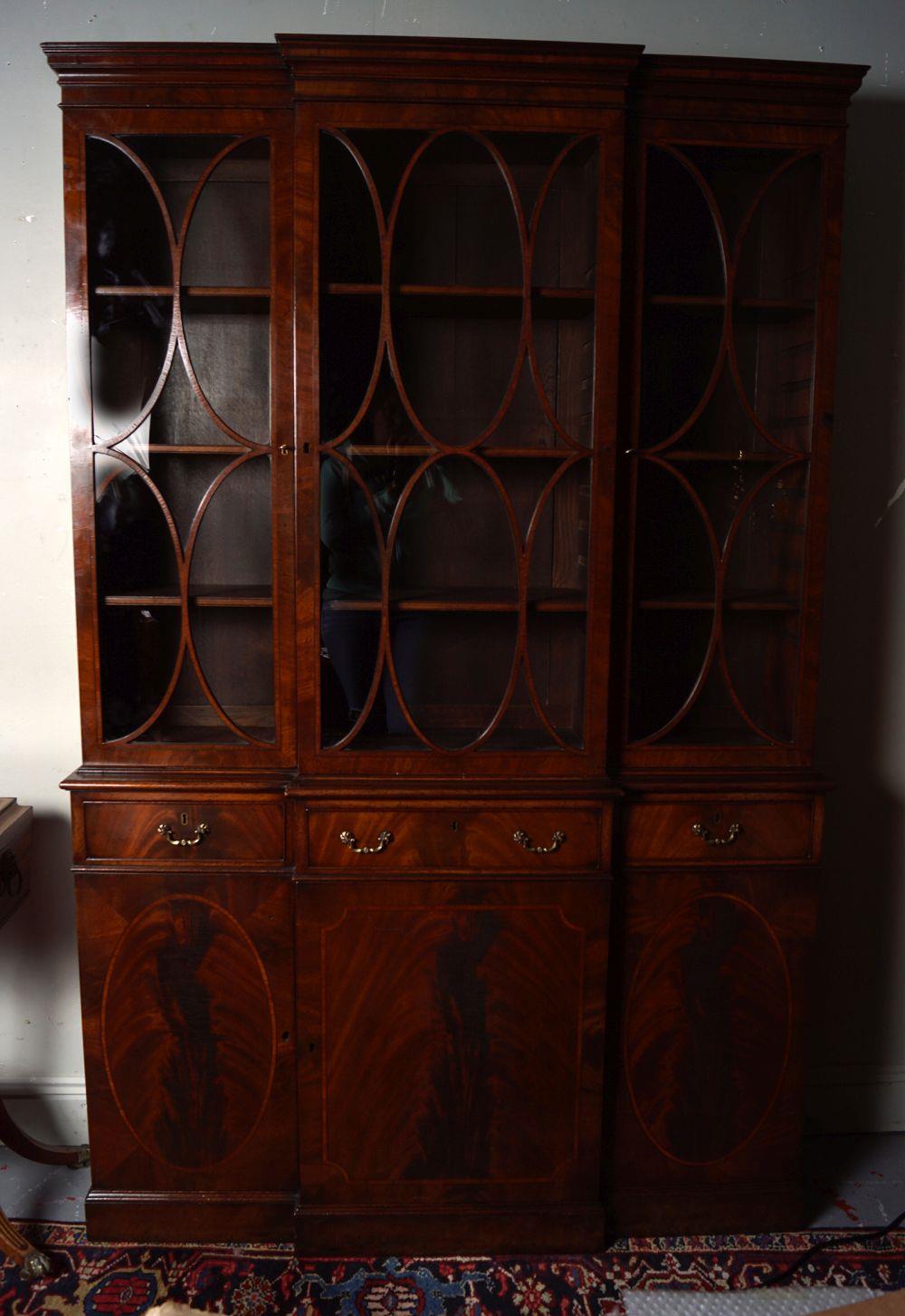 EDWARDIAN MAHOGANY BREAKFRONT 3 DOOR BOOKCASE