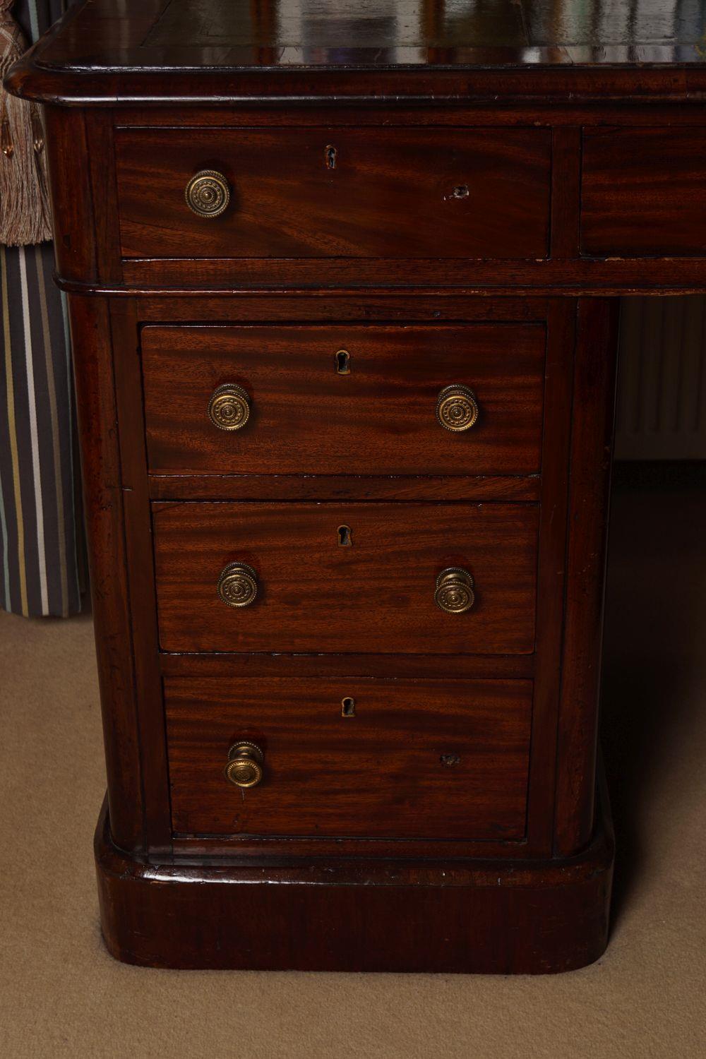 19TH-CENTURY MAHOGANY PEDESTAL WRITING DESK - Bild 3 aus 3