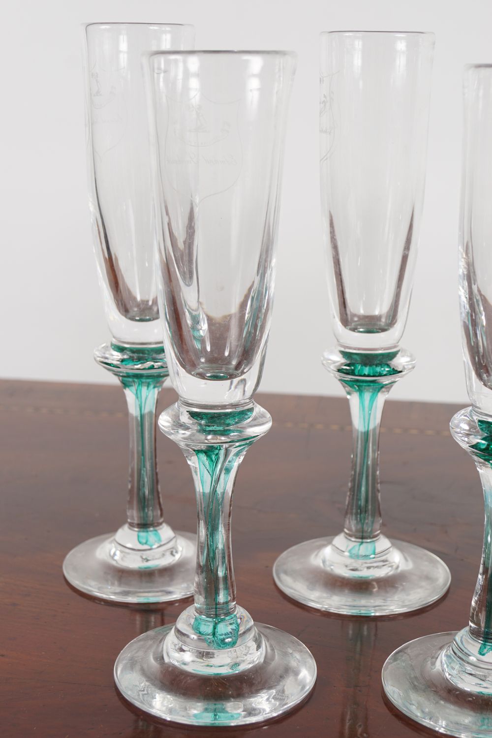 8 CRESTED TALL STEMMED GLASSES - Image 3 of 4