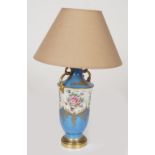 19TH-CENTURY PORCELAIN VASE STEMMED TABLE LAMP