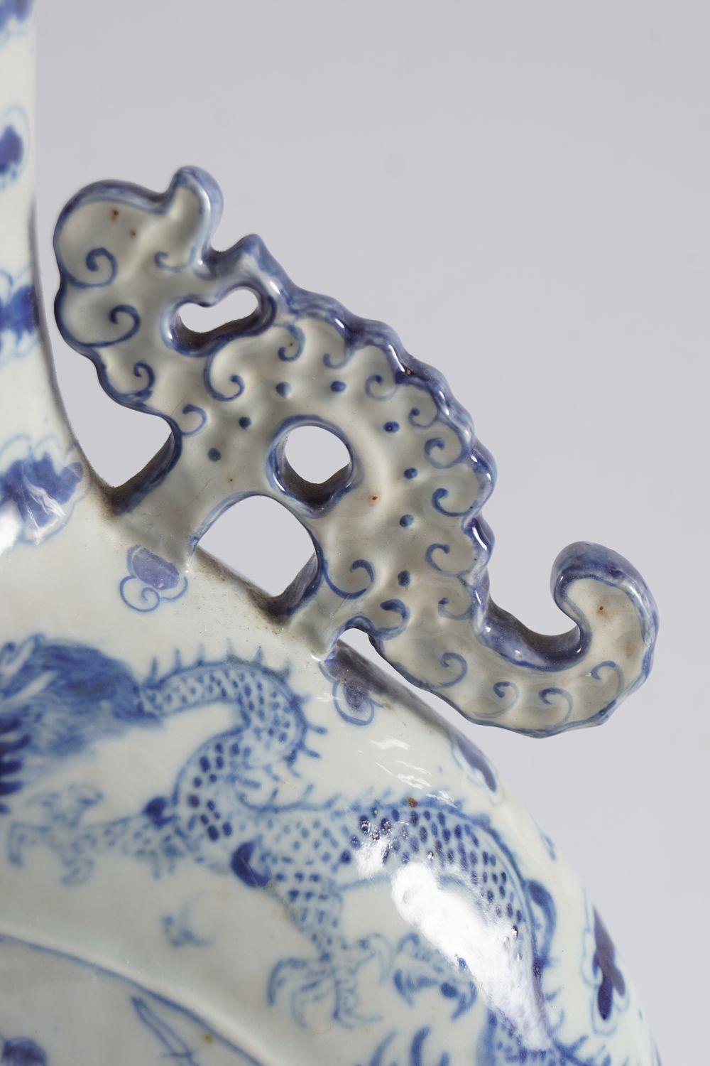 19TH-CENTURY CHINESE BLUE & WHITE VASE - Image 3 of 5
