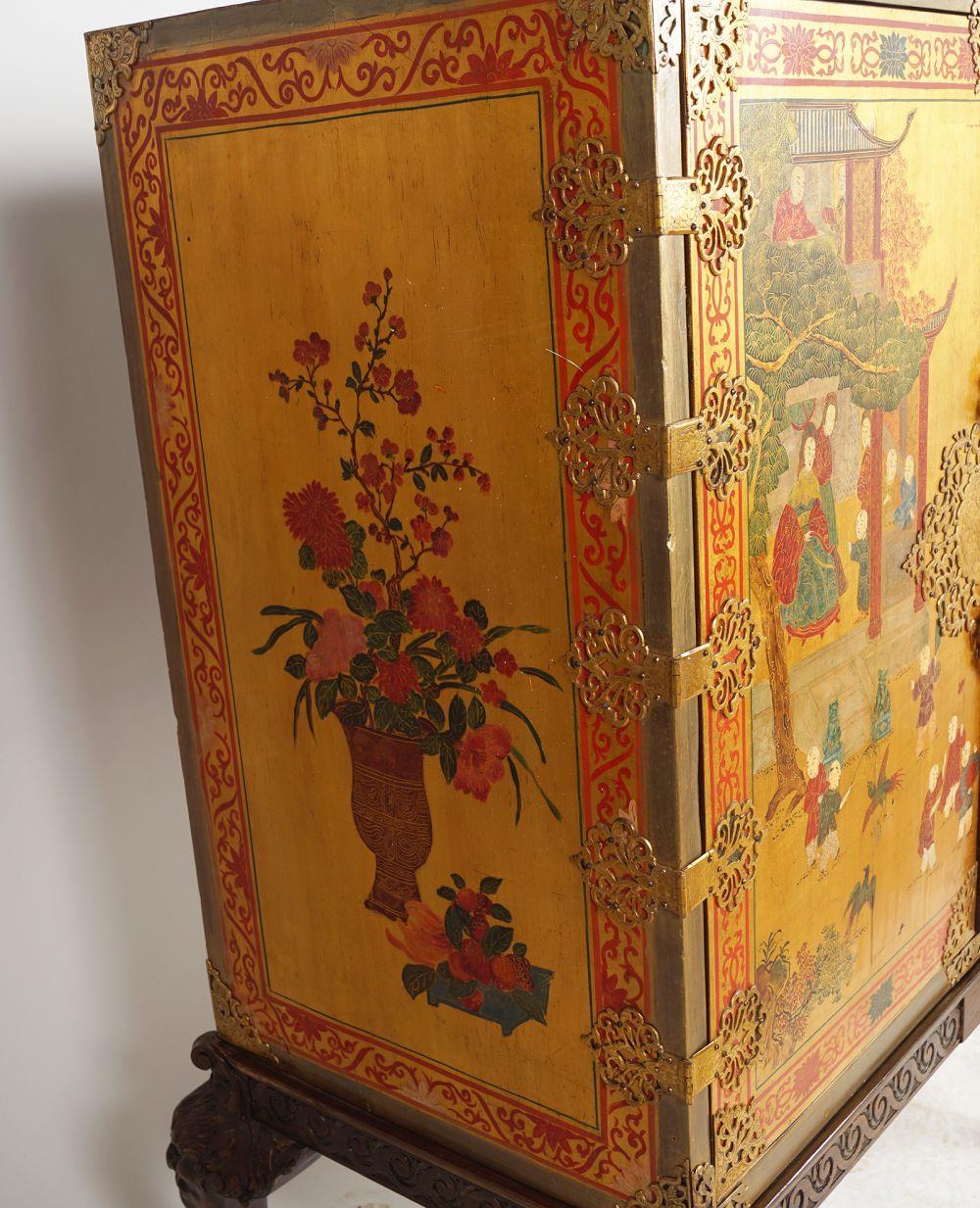 18TH-CENTURY CHINESE LACQUERED CABINET - Image 4 of 5