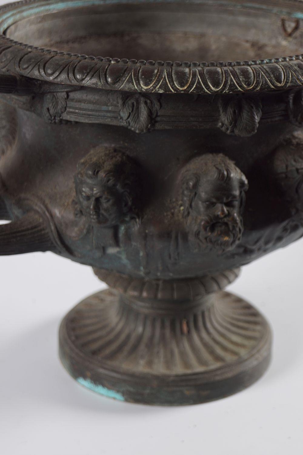 ANTIQUE BRONZE WARWICK URN - Bild 3 aus 3