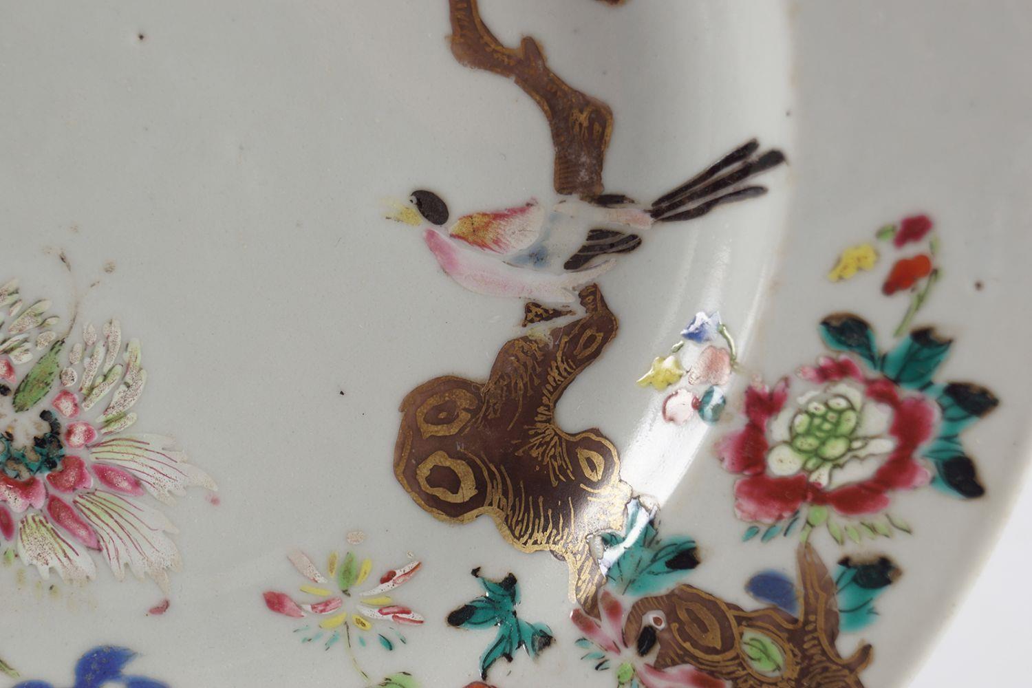 18TH-CENTURY CHINESE FAMILLE ROSE PLATE - Image 2 of 2