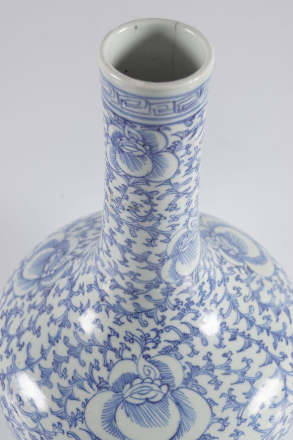 19TH-CENTURY CHINESE BLUE & WHITE VASE - Image 2 of 4
