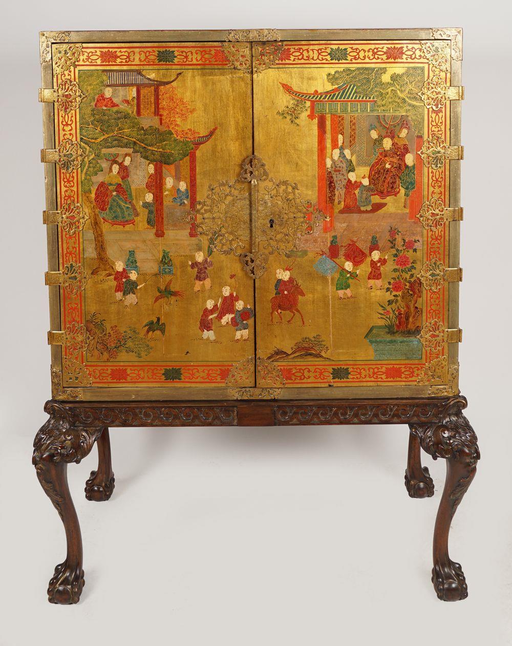 18TH-CENTURY CHINESE LACQUERED CABINET