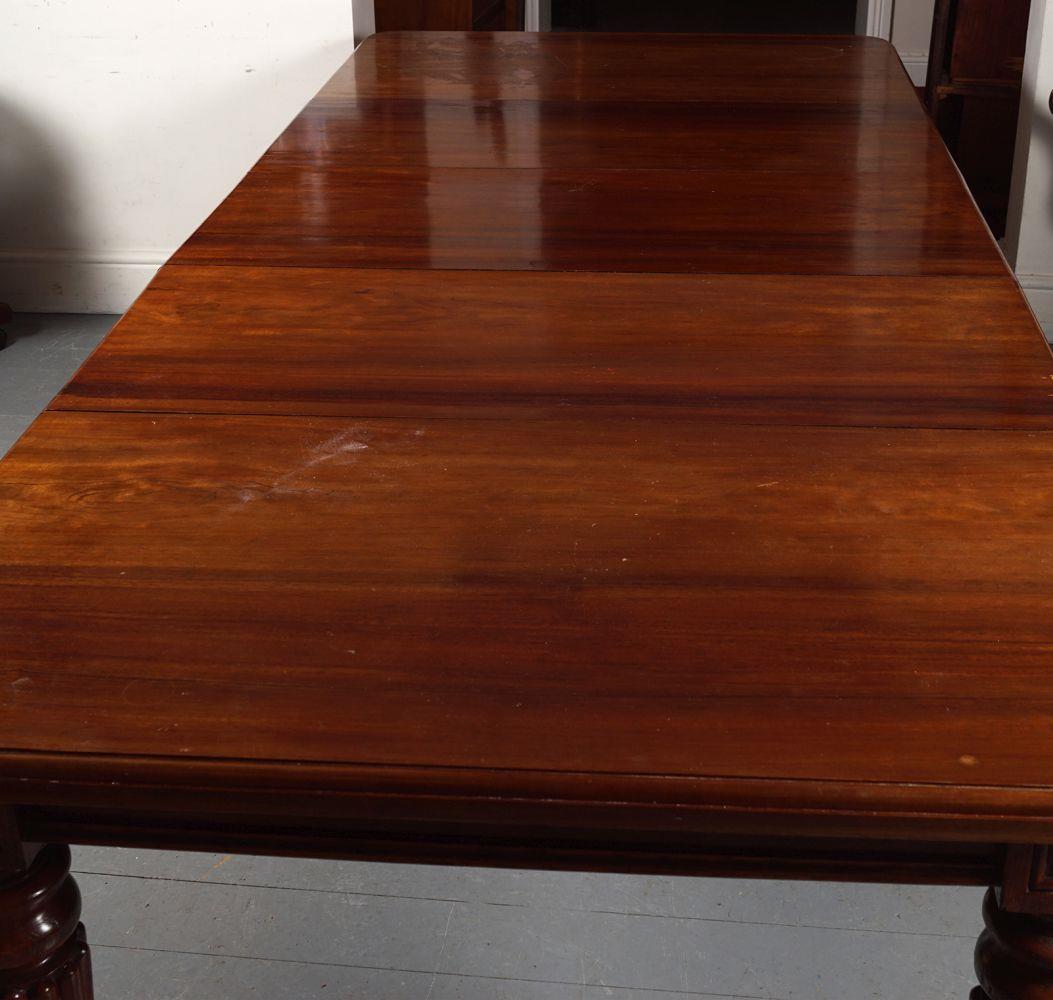 LARGE 19TH-CENTURY MAHOGANY DINING TABLE - Image 2 of 4