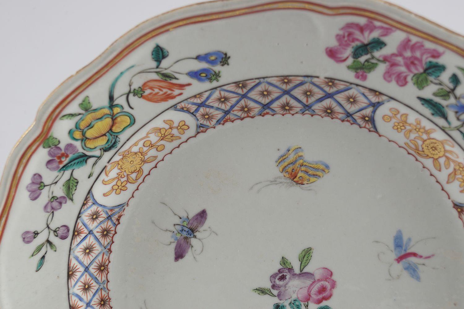 18TH-CENTURY CHINESE FAMILLE ROSE PLATE - Image 2 of 2
