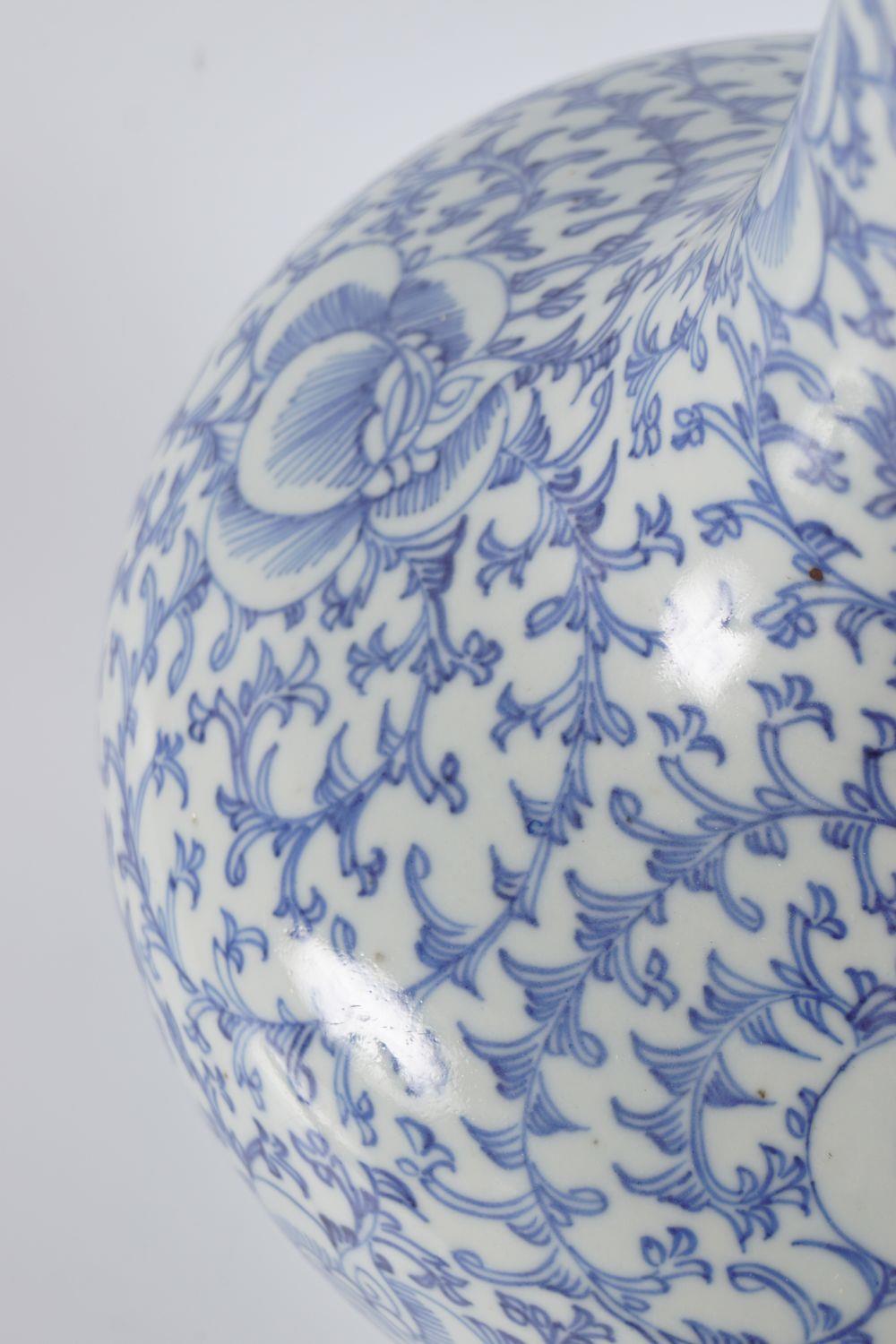 19TH-CENTURY CHINESE BLUE & WHITE VASE - Image 3 of 4