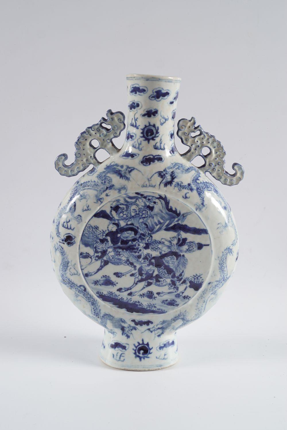 19TH-CENTURY CHINESE BLUE & WHITE VASE - Image 4 of 5