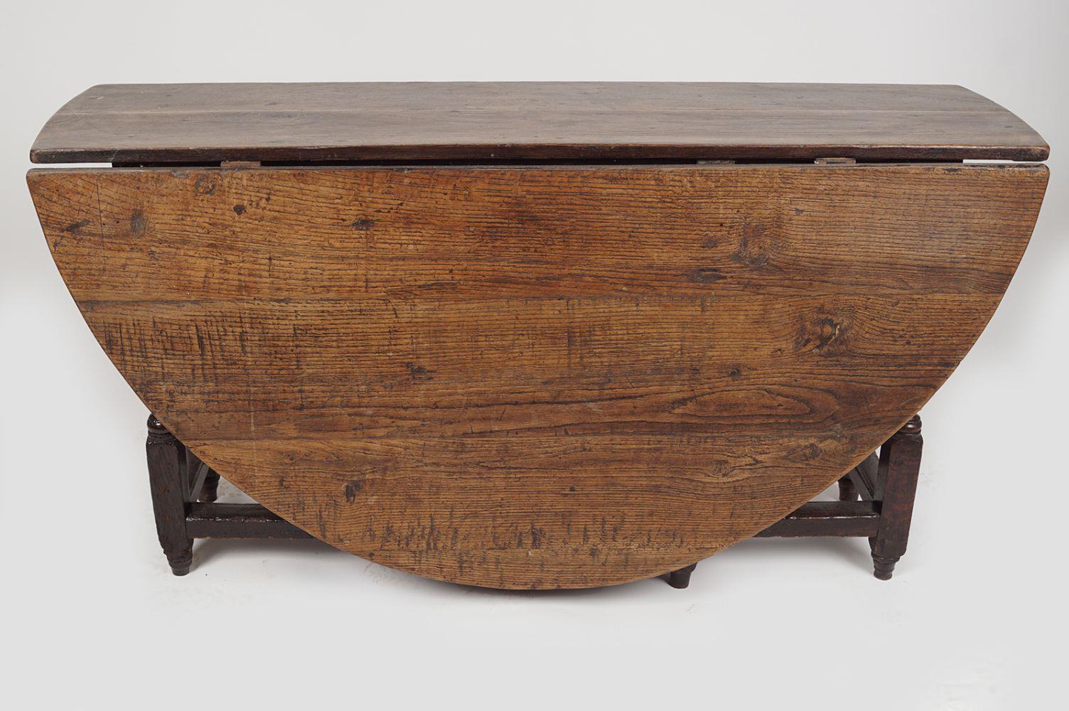 17TH-CENTURY OAK DROP LEAF DINING TABLE