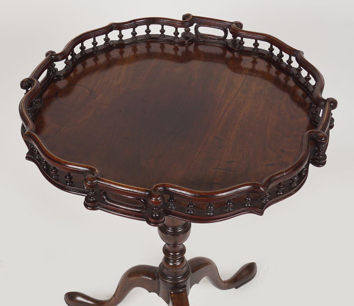 SMALL 18TH-CENTURY CHIPPENDALE TEA TABLE - Image 2 of 3