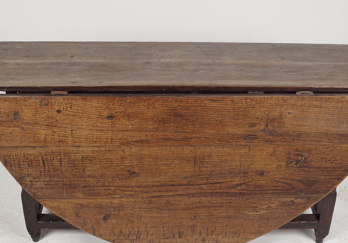 17TH-CENTURY OAK DROP LEAF DINING TABLE - Image 2 of 3