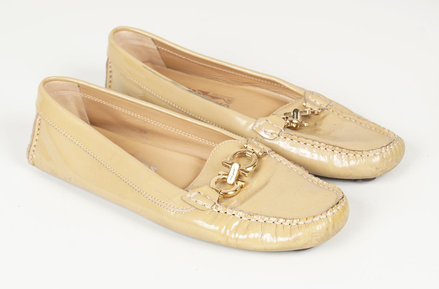 SALVATORE FERRAGAMO WOMENS LEATHER LOAFERS