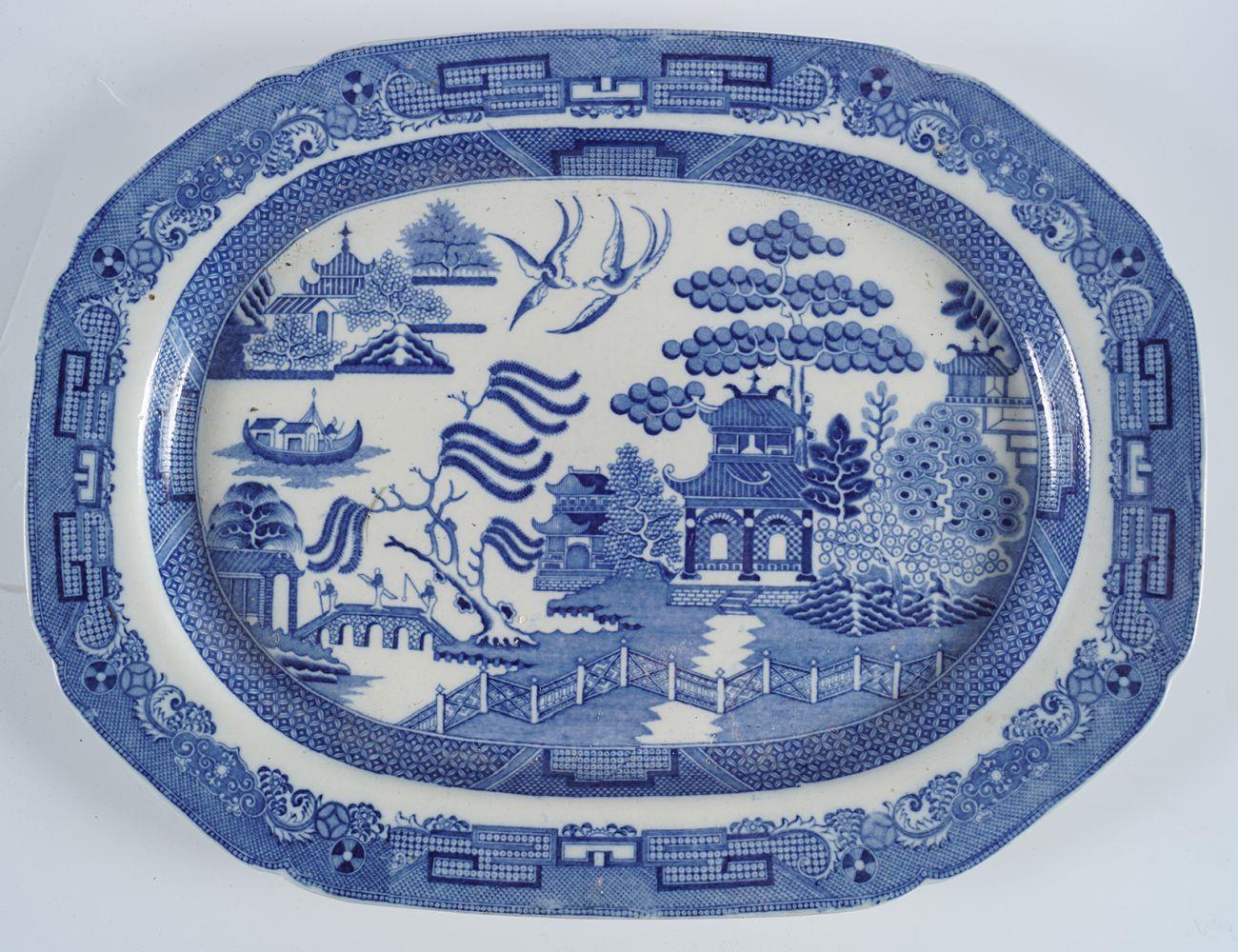 2 LARGE 19TH-CENTURY BLUE & WHITE MEAT PLATTERS - Bild 3 aus 4
