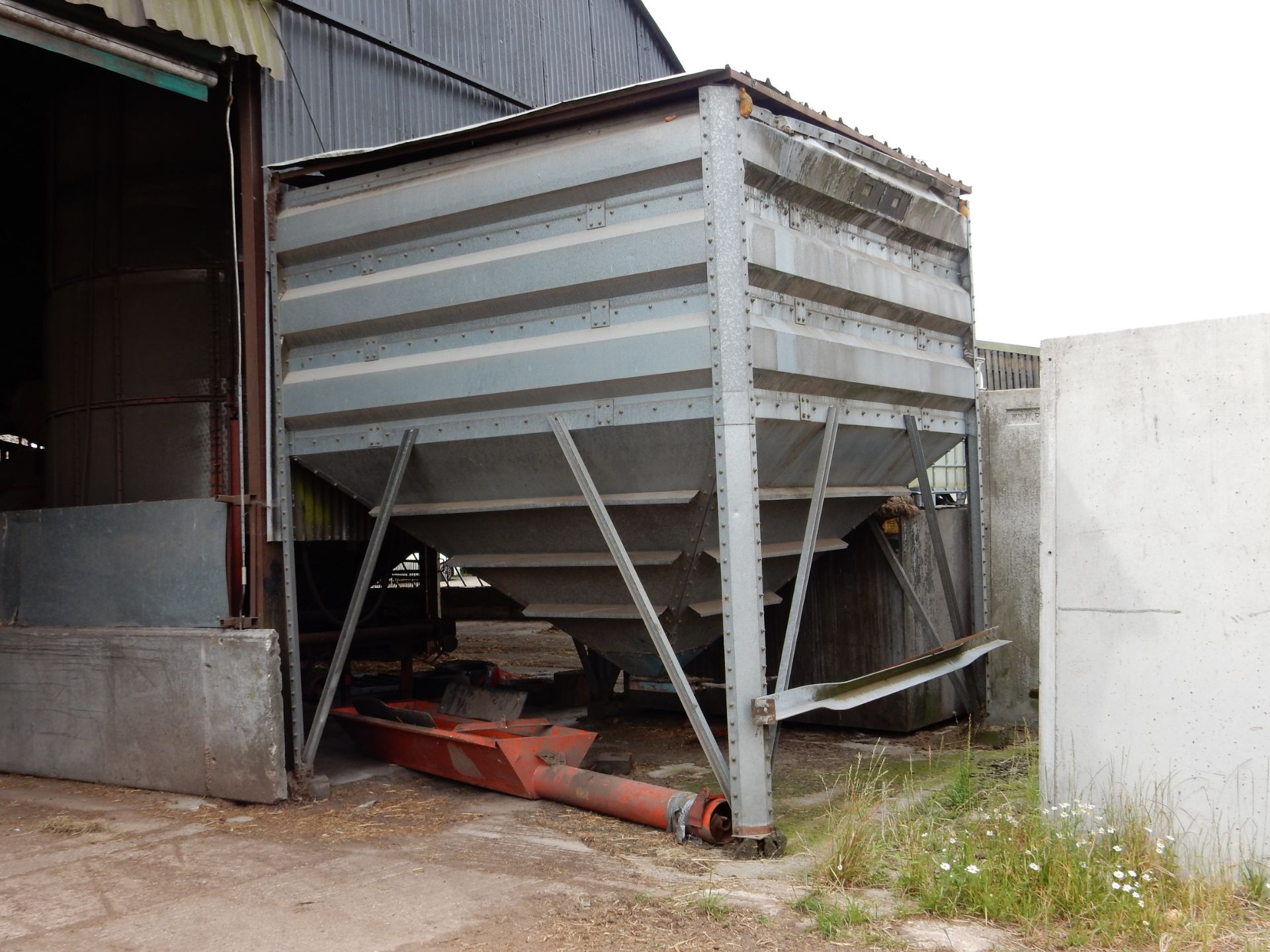 10ft x 10ft galvanised grain silo (5ft heigh x 5ft (for volume))