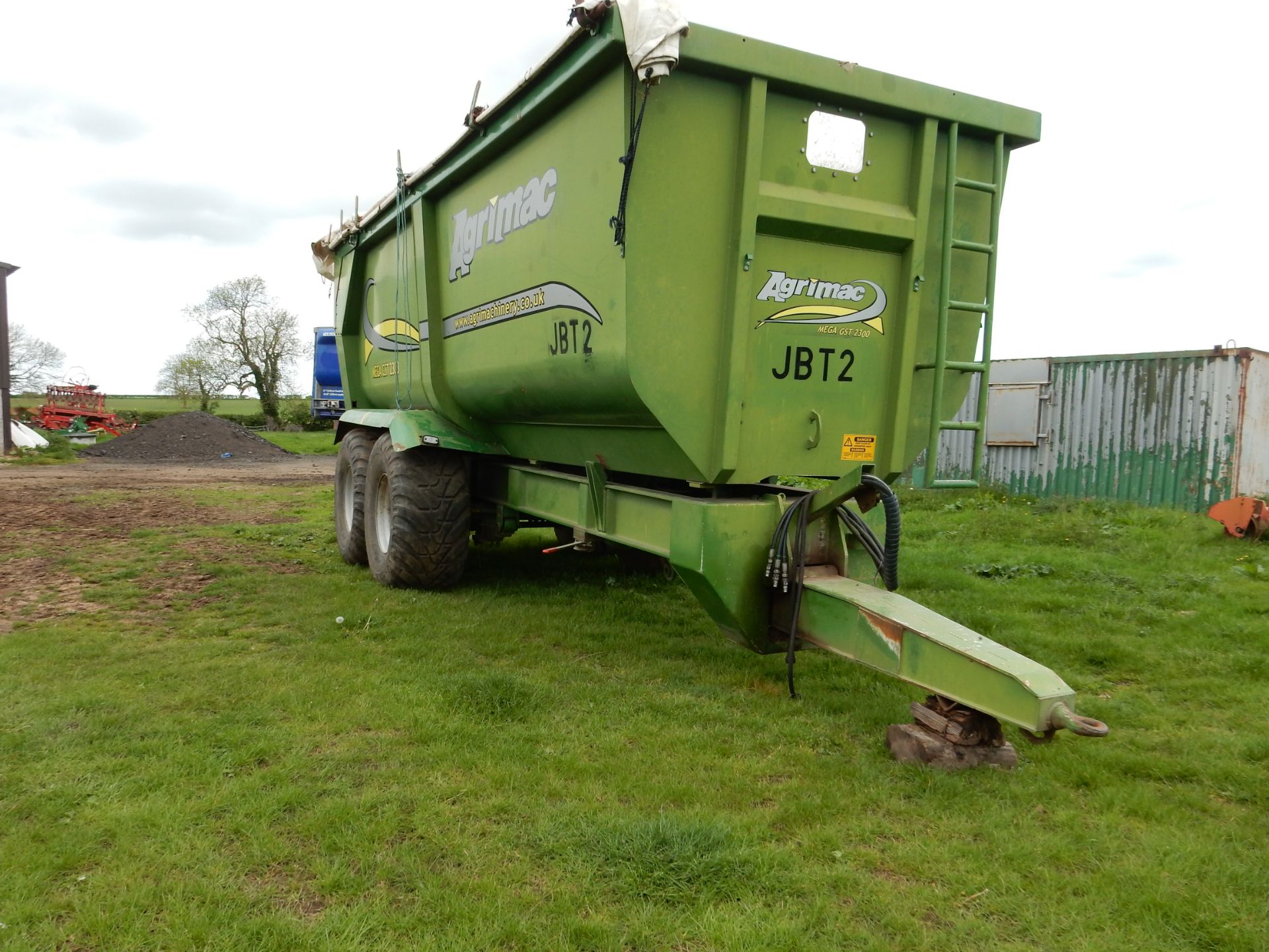 Agrimac Mega GST 2300 (2010) twin axle trailer on floatation tyres. - Image 2 of 4