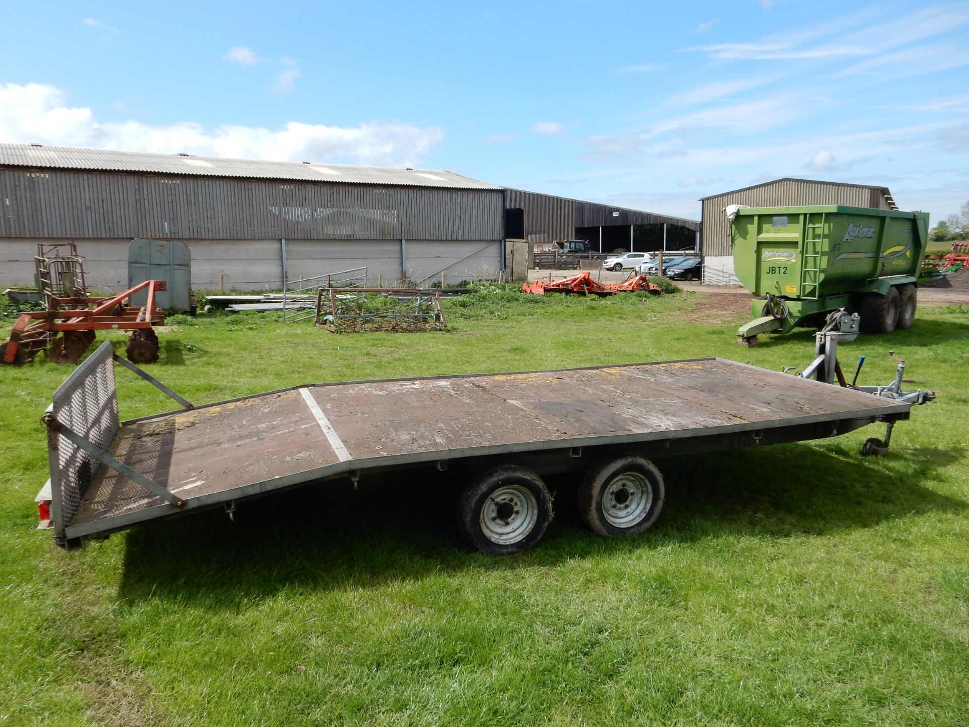 Indespension flatbed trailer with a hydraulic tipping bed. - Image 2 of 3