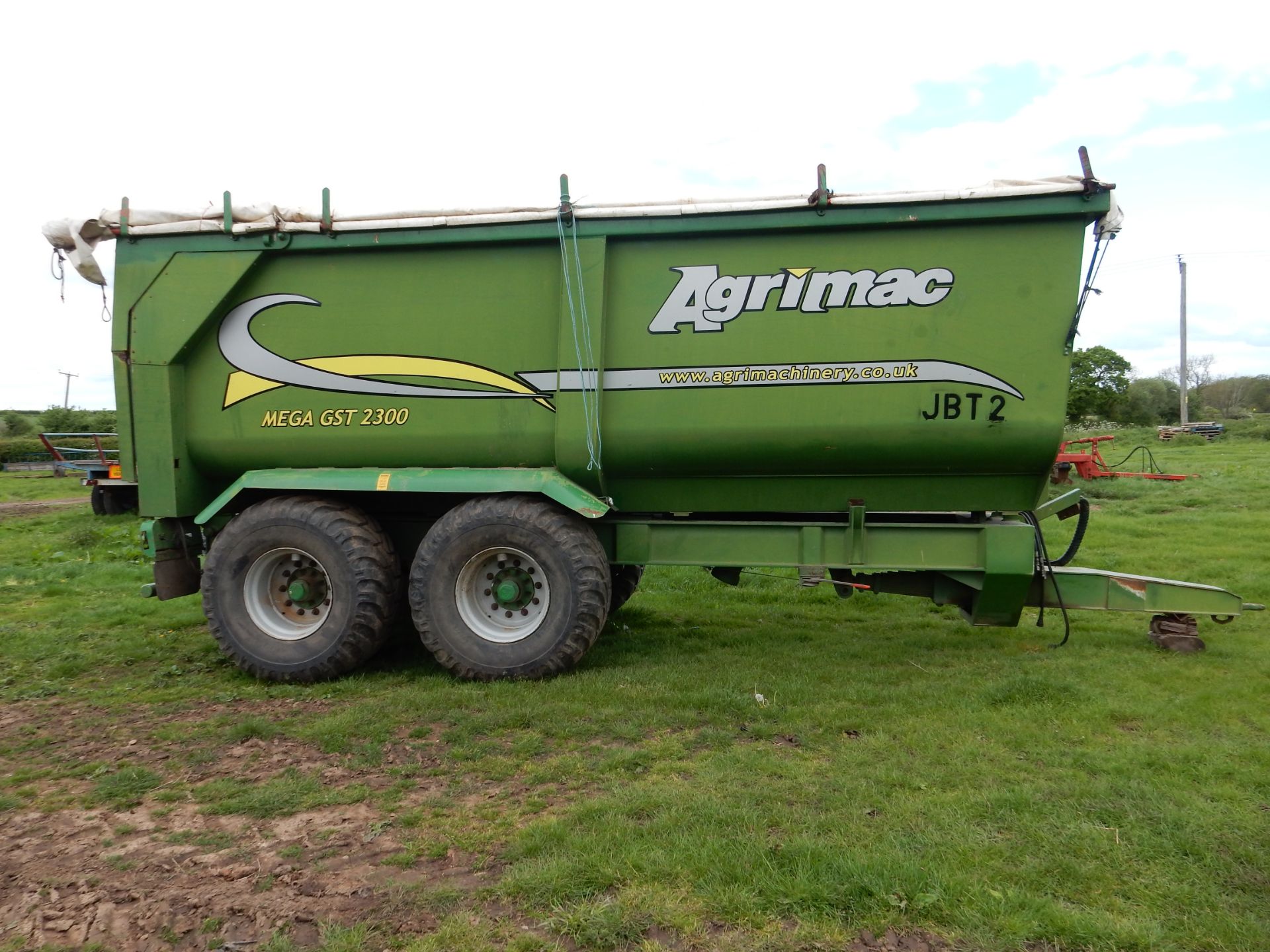 Agrimac Mega GST 2300 (2010) twin axle trailer on floatation tyres.