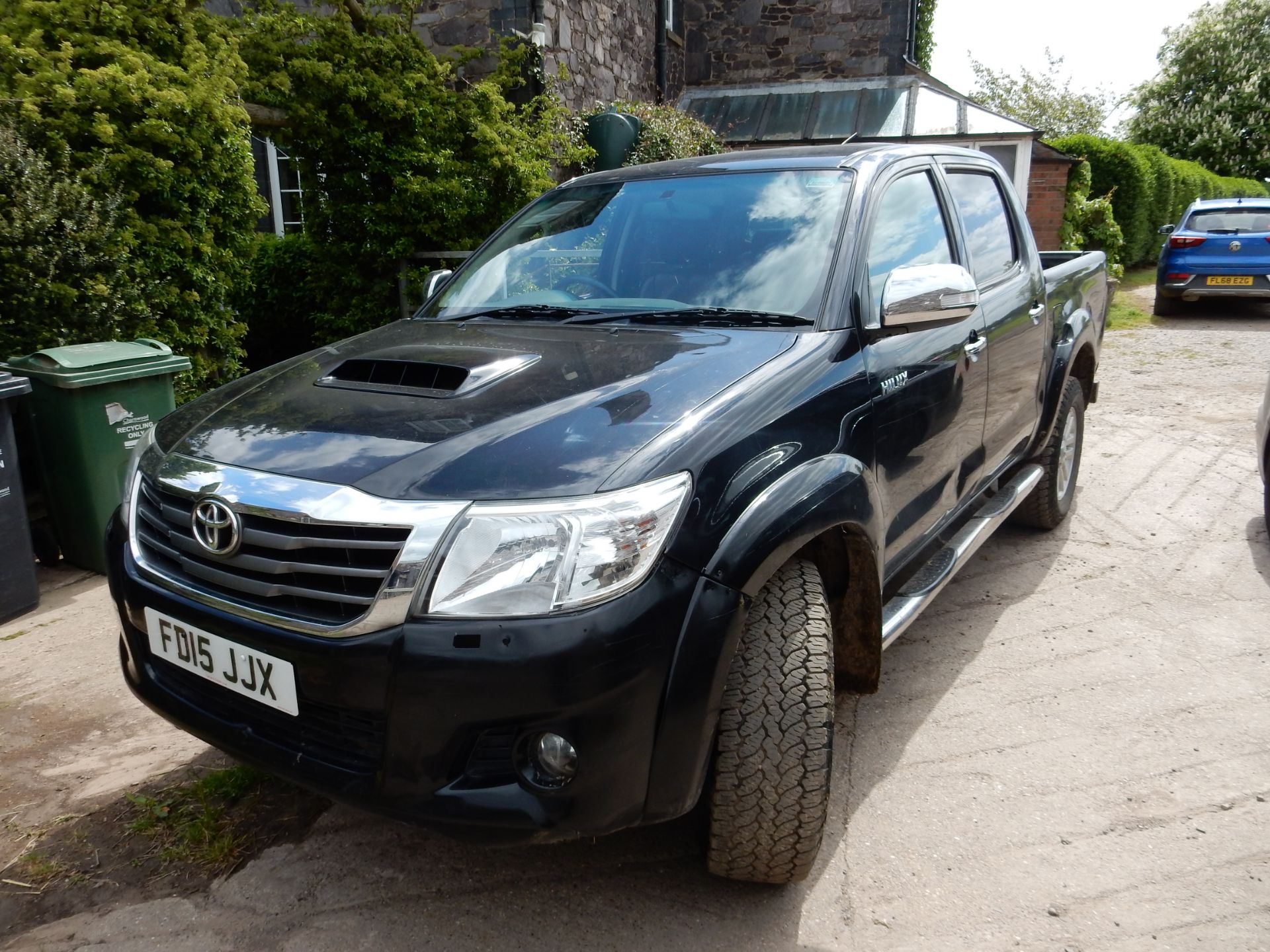 Toyota Hi-lux invincible pick-up truck (2015) FD15 JJX - 103069 miles - Image 2 of 5