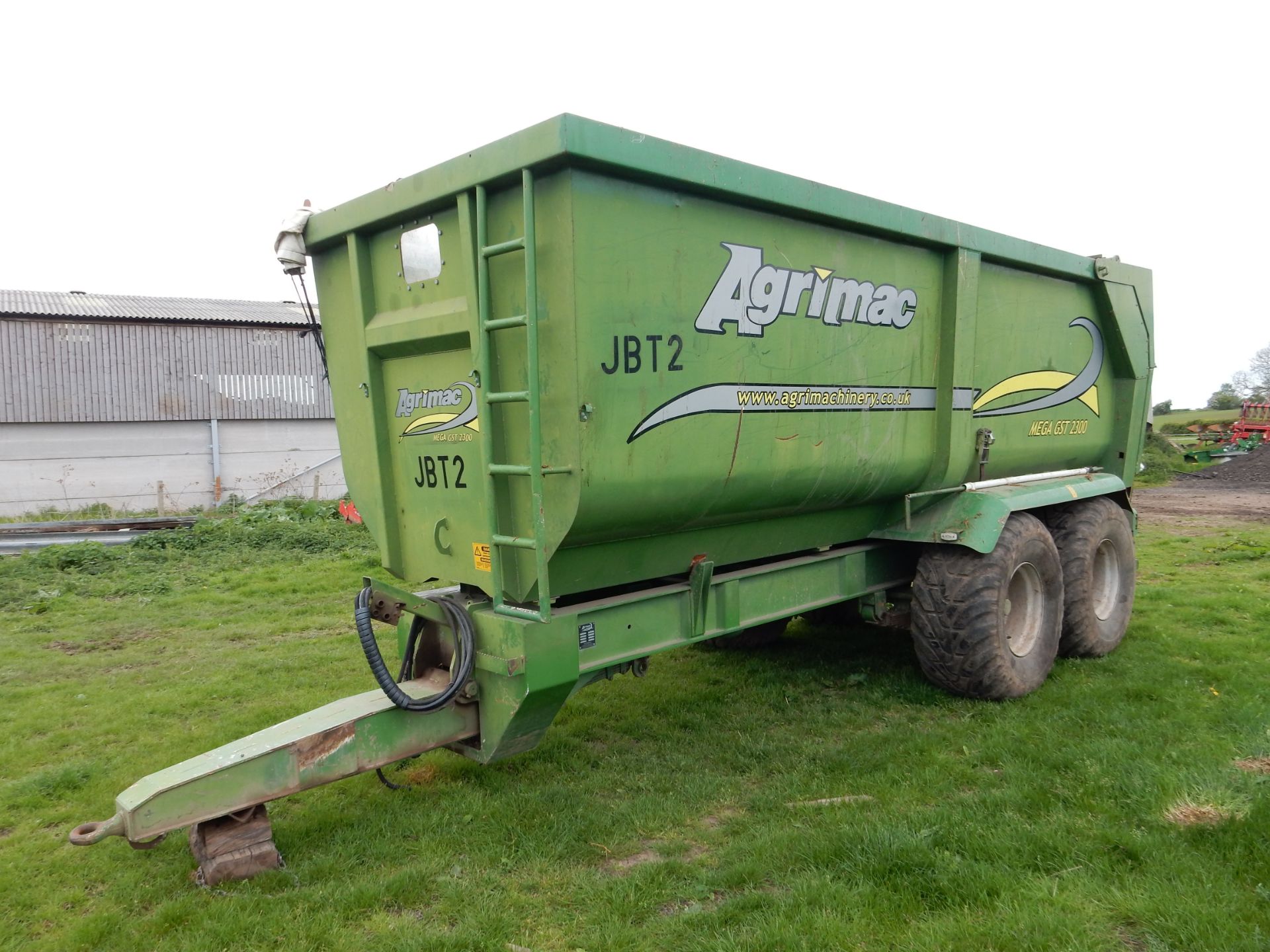 Agrimac Mega GST 2300 (2010) twin axle trailer on floatation tyres. - Image 3 of 4