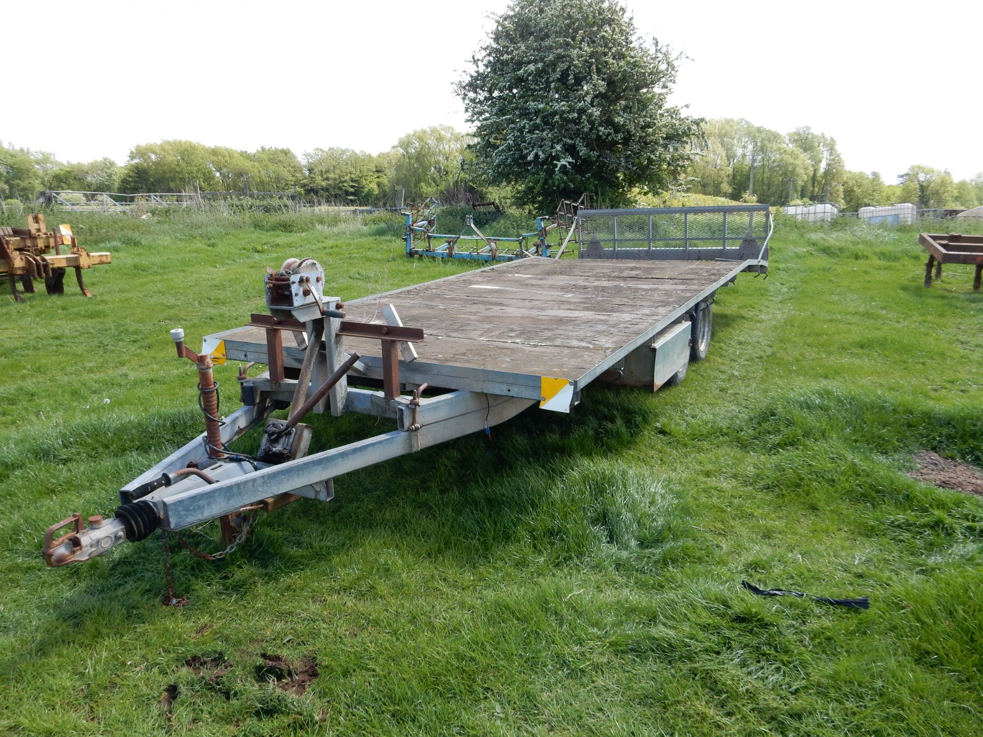 Indespension flatbed trailer with a hydraulic tipping bed. - Image 3 of 4