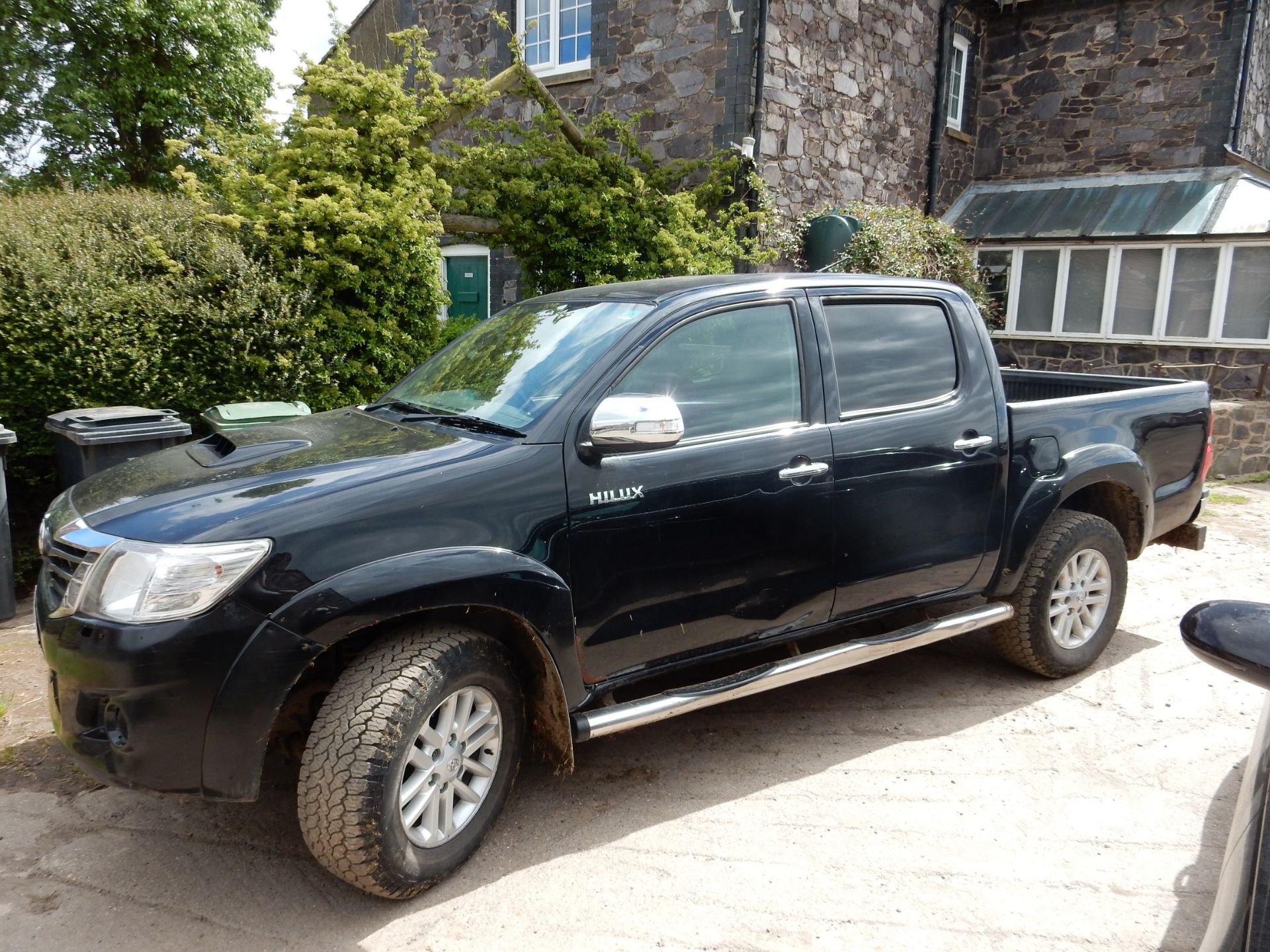 Toyota Hi-lux invincible pick-up truck (2015) FD15 JJX - 103069 miles - Image 3 of 5