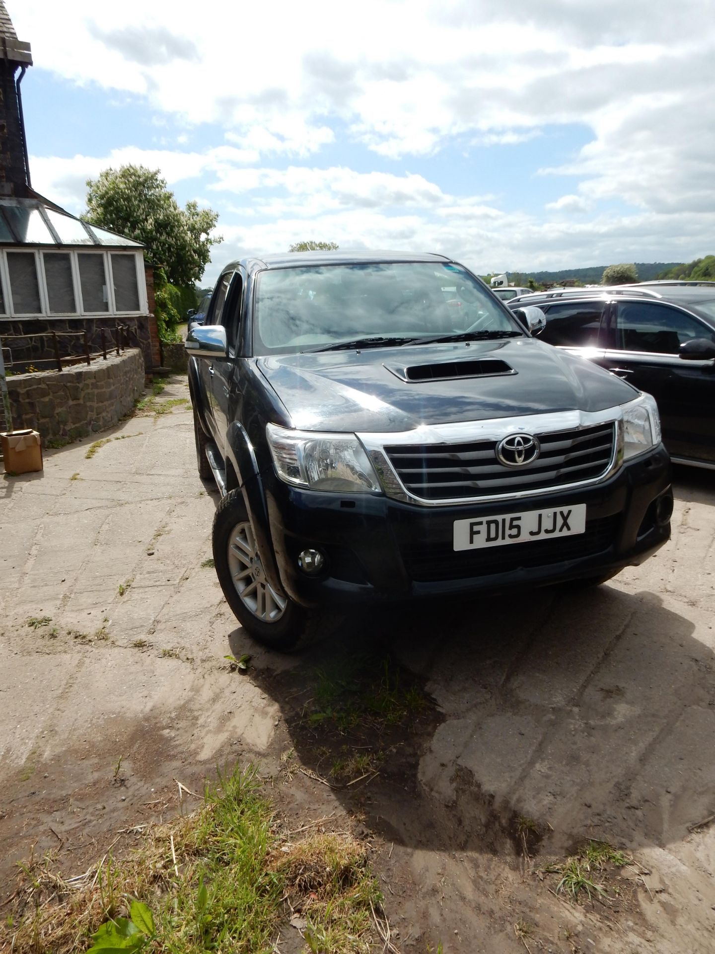 Toyota Hi-lux invincible pick-up truck (2015) FD15 JJX - 103069 miles