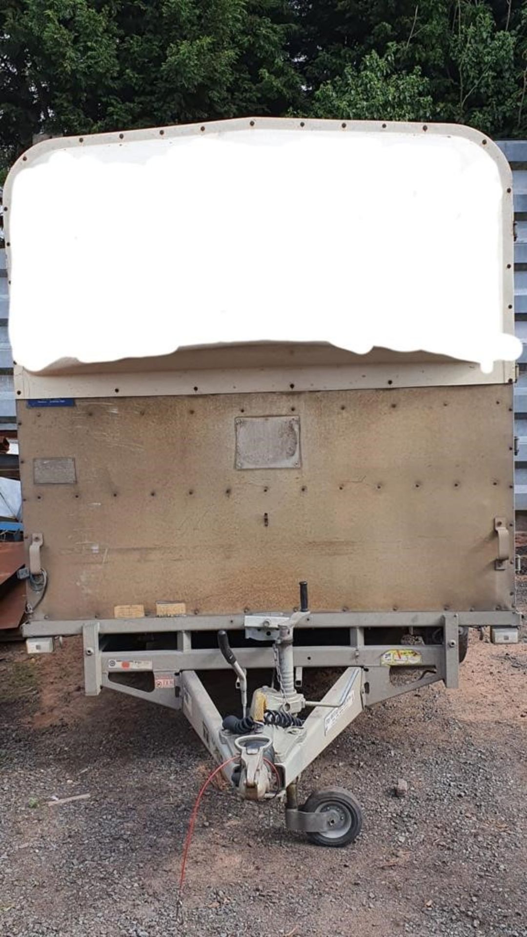 Ifor Williams LM146 Tri axle Flat Trailer with 14 ft Livestock Body with 1 partition - Image 2 of 3