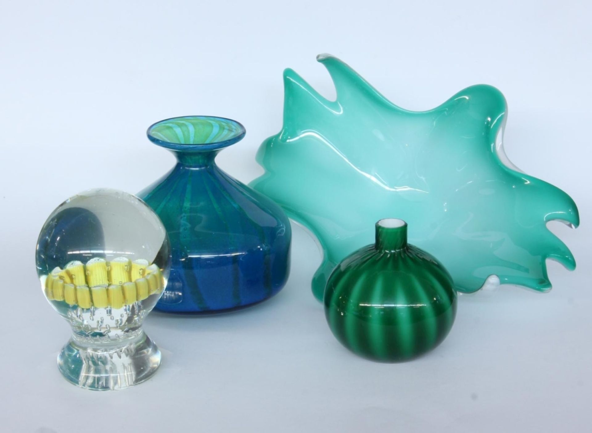 MODERNES GLAS 4 Teile, 2 Vasen, Schale
