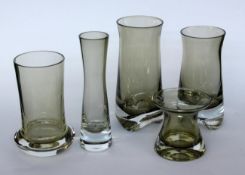 5 BECHER / VASEN Rauchglas. H. max.