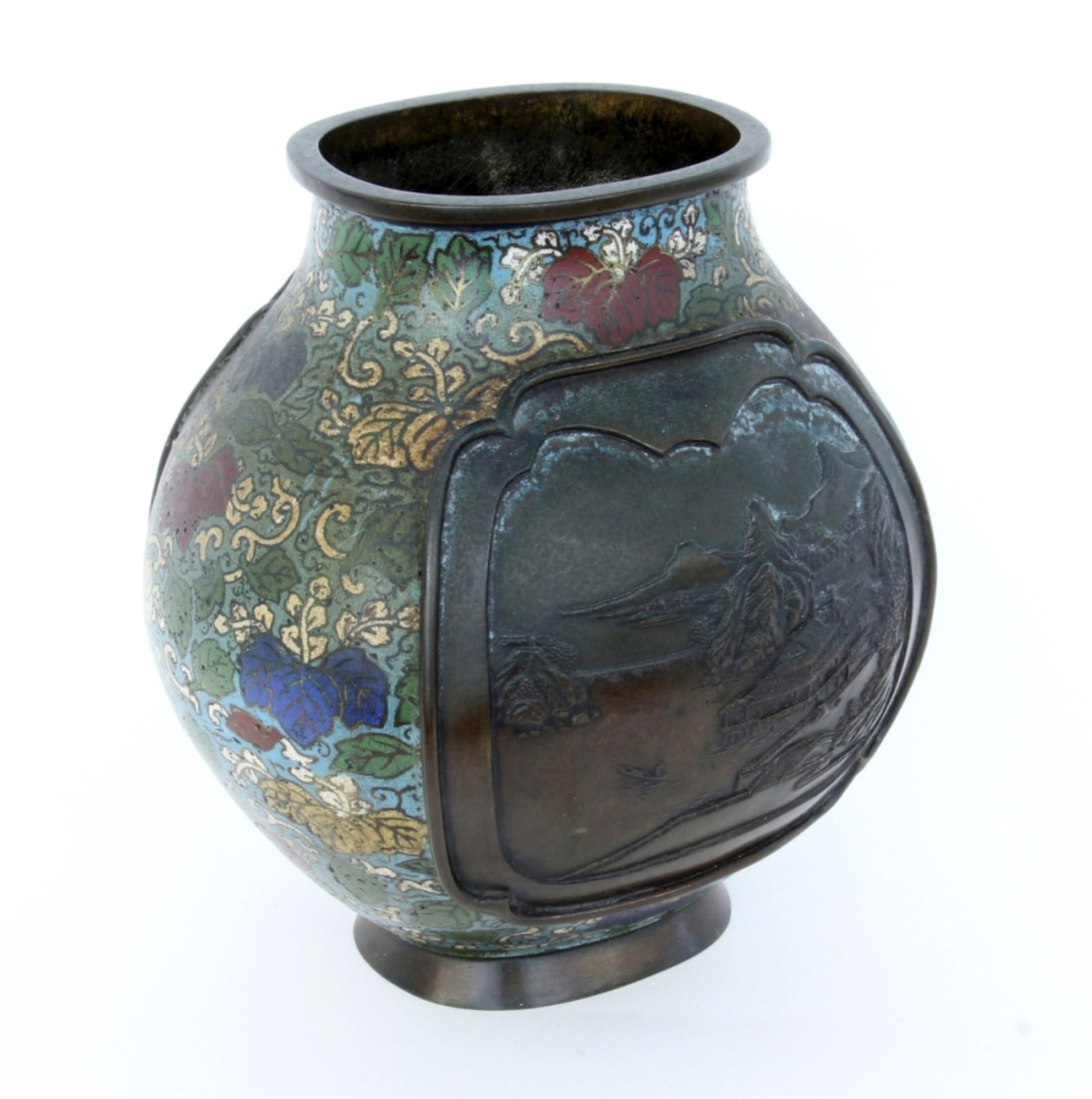 CLOISONNÉ-VASE China, wohl Qing