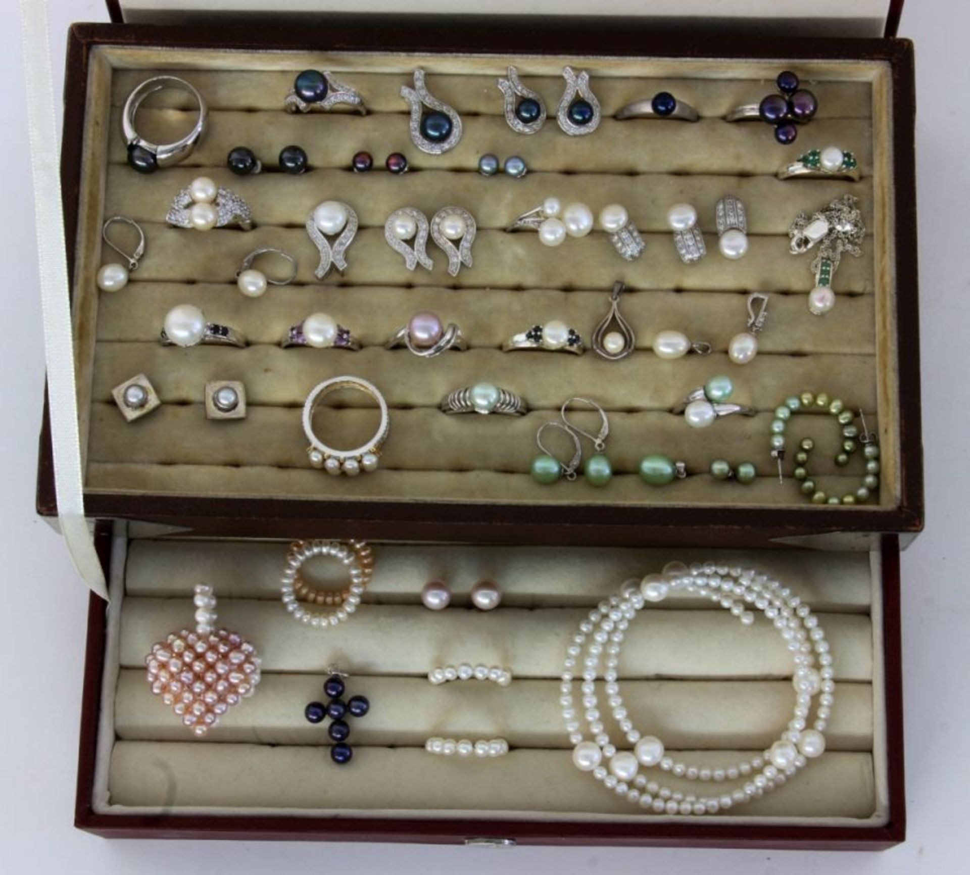 LOT VON 40 TEILEN SILBERSCHMUCK mit