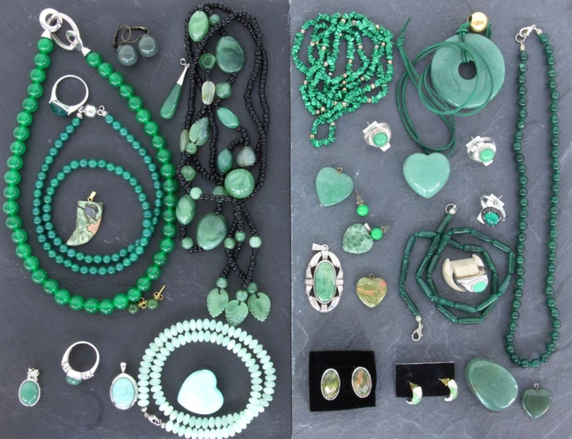 LOT 31 TEILE SILBERSCHMUCK MIT JADE.