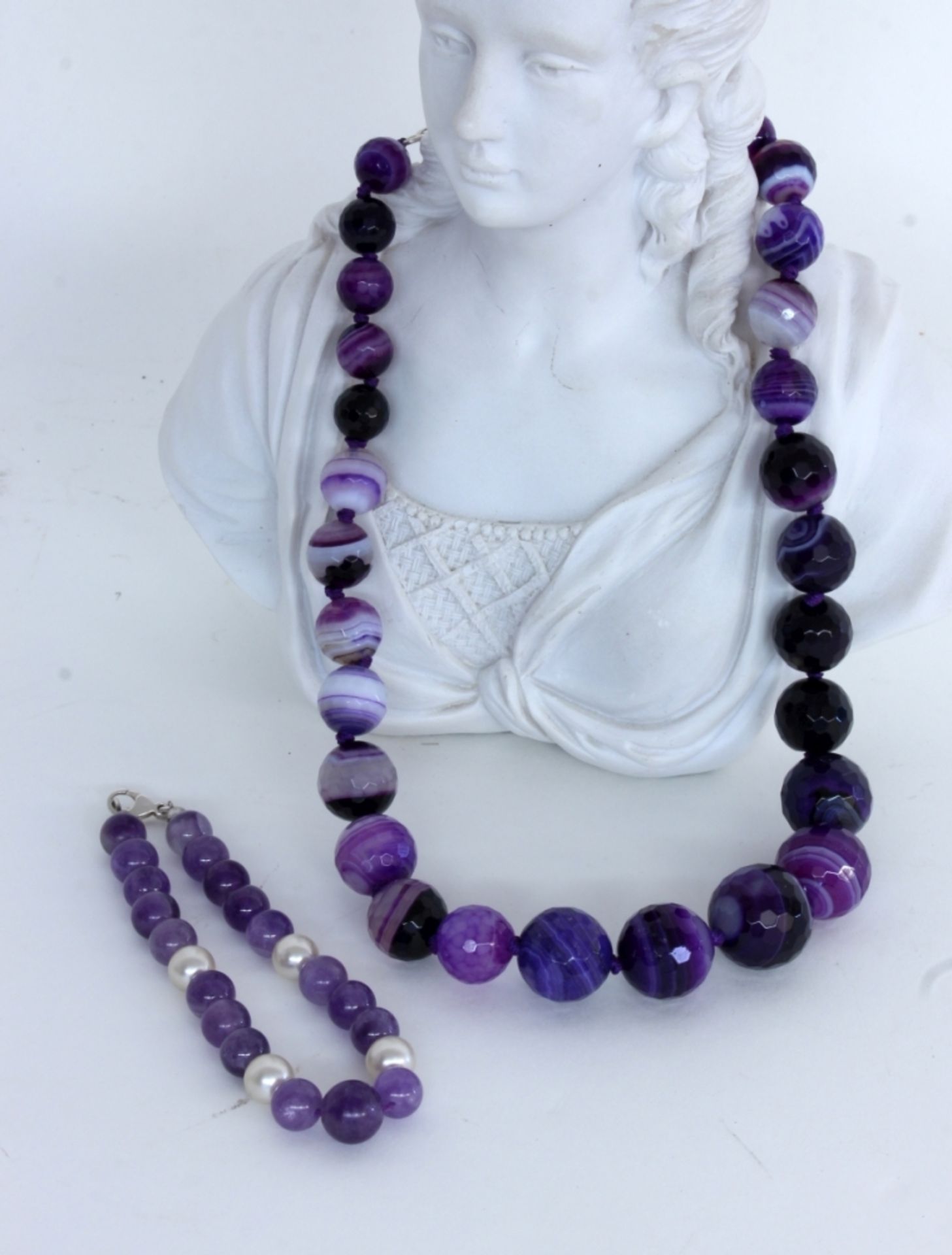 AMETHYST-HALSKETTE UND -ARMBAND.