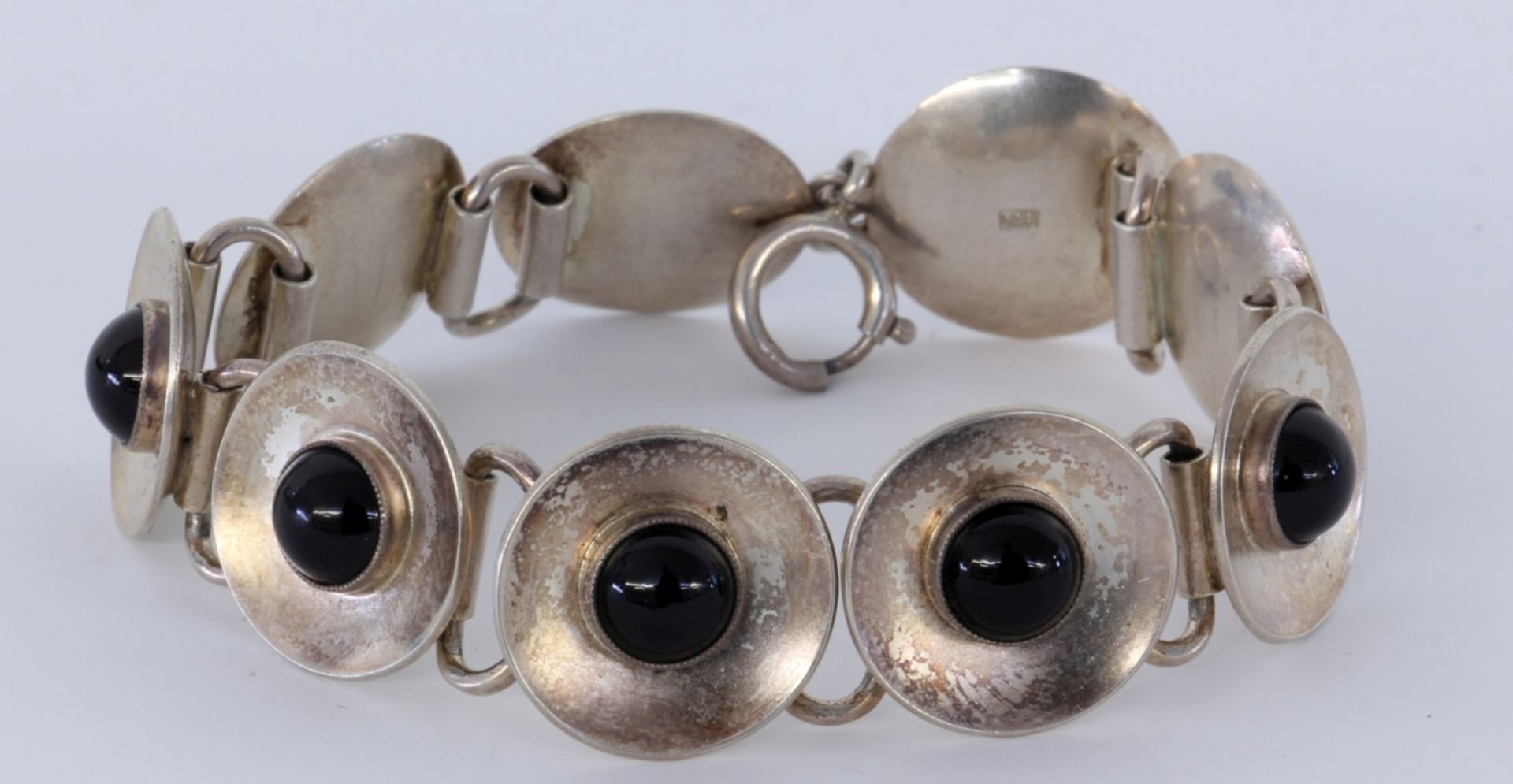 ARMBAND Silber mit 9 Onyx-Cabochons.