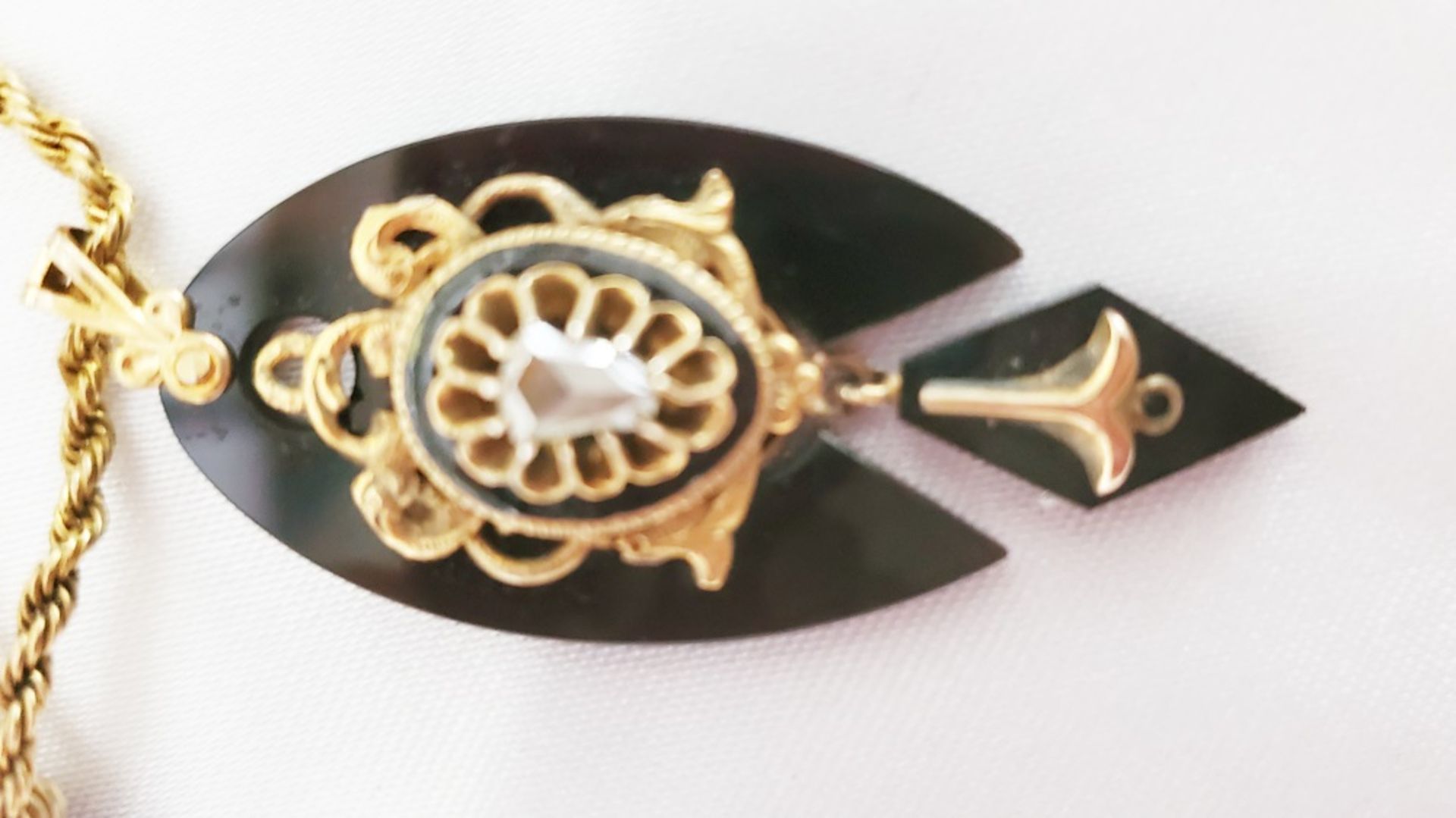 LADYS VINTAGE BLACK AND GOLD WASH MORNING PINS - Image 4 of 4