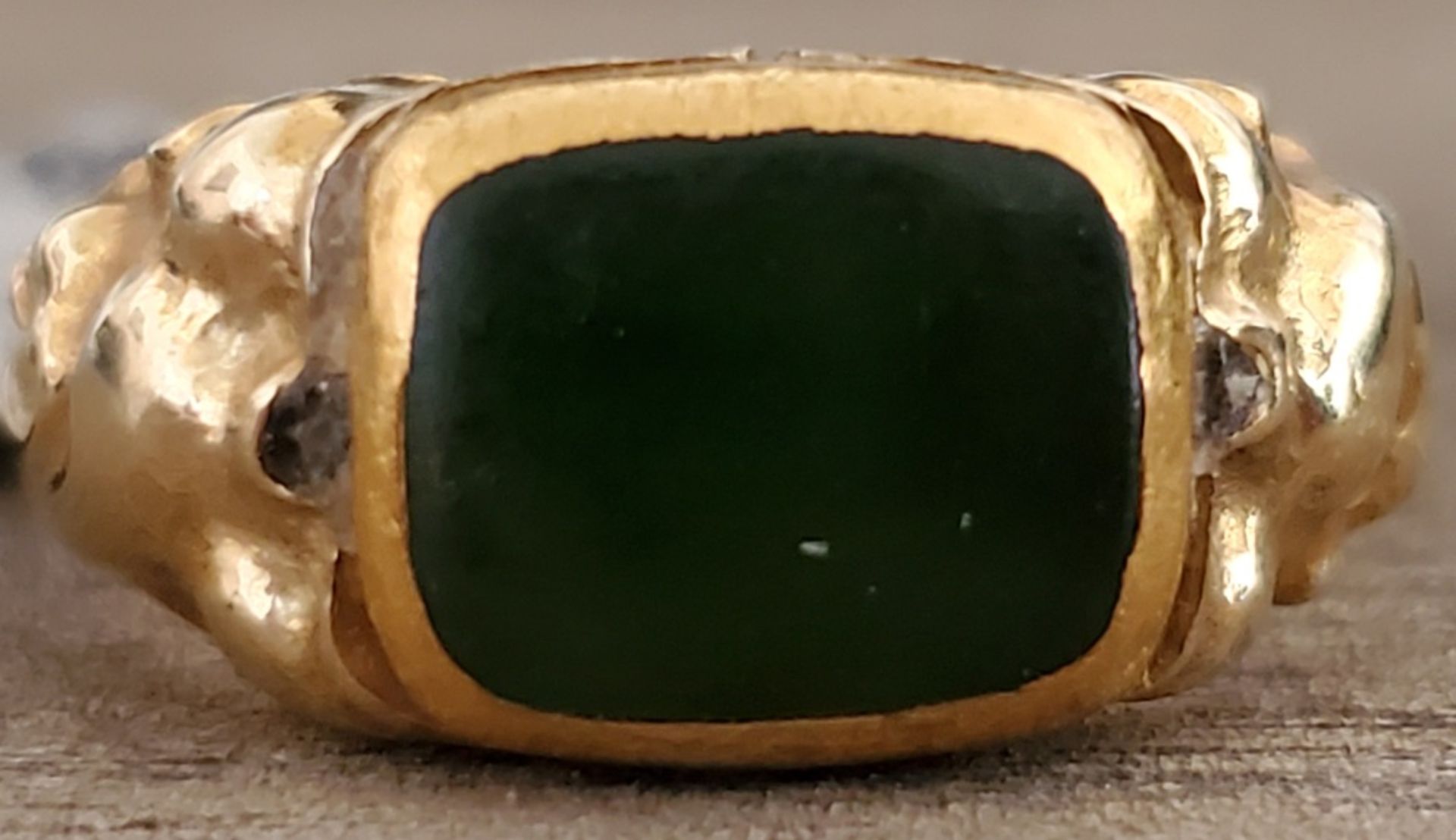 CHINESE JADE GOLD RING (UNMARKED)