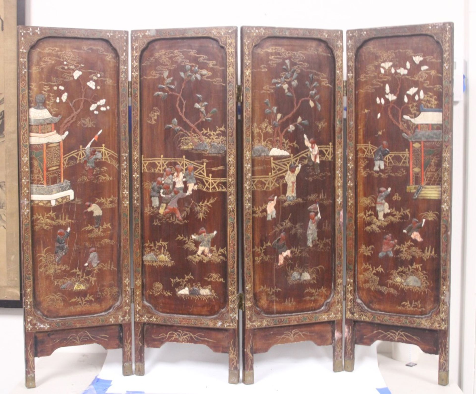 CHINESE QING DYNASTY FOUR PANEL SCREEN