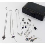 A selection of jewellery to include a silver necklace and pearl pendant, silver earrings etc in a