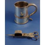 A Georgian silver-plated tankard and a pair of candle snuffers