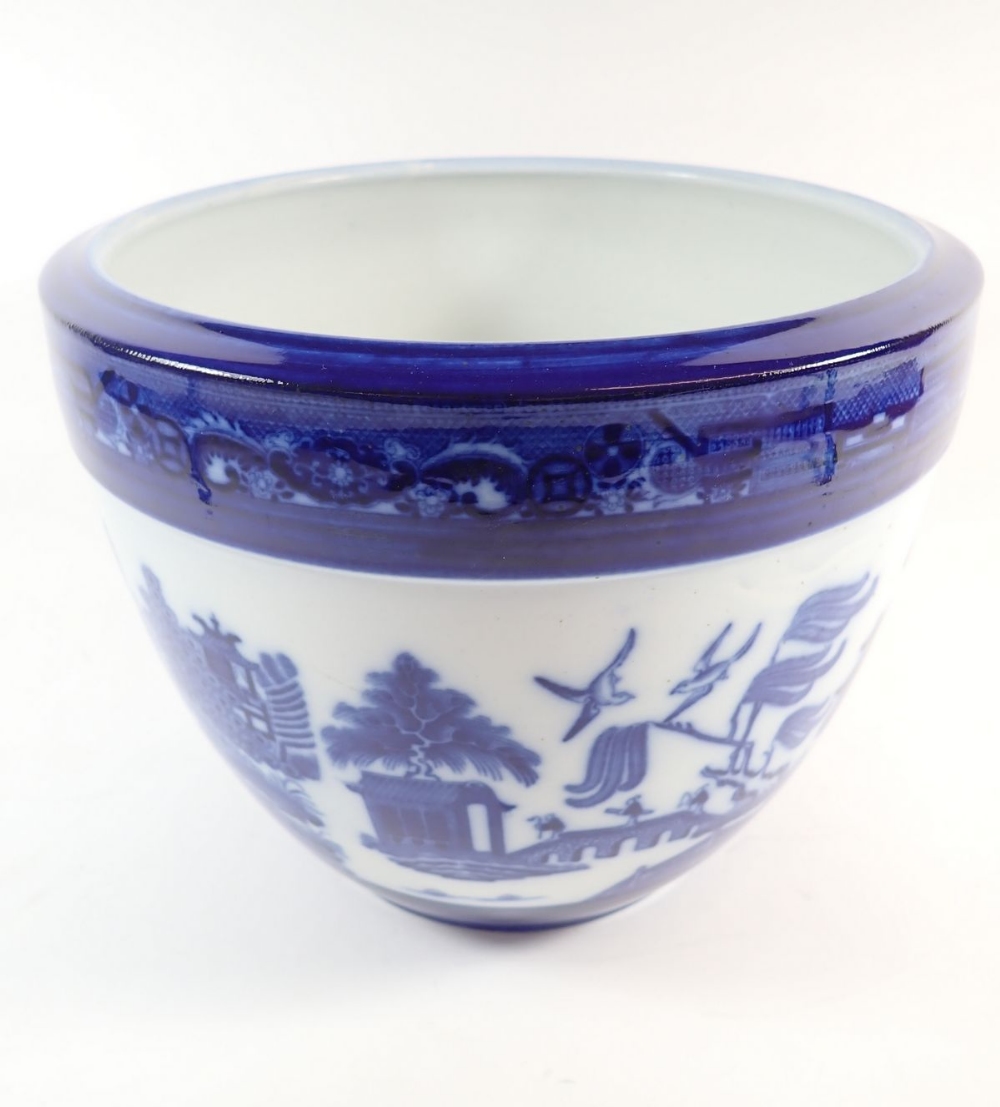 A Minton blue and white willow pattern jardinière, 20cm tall