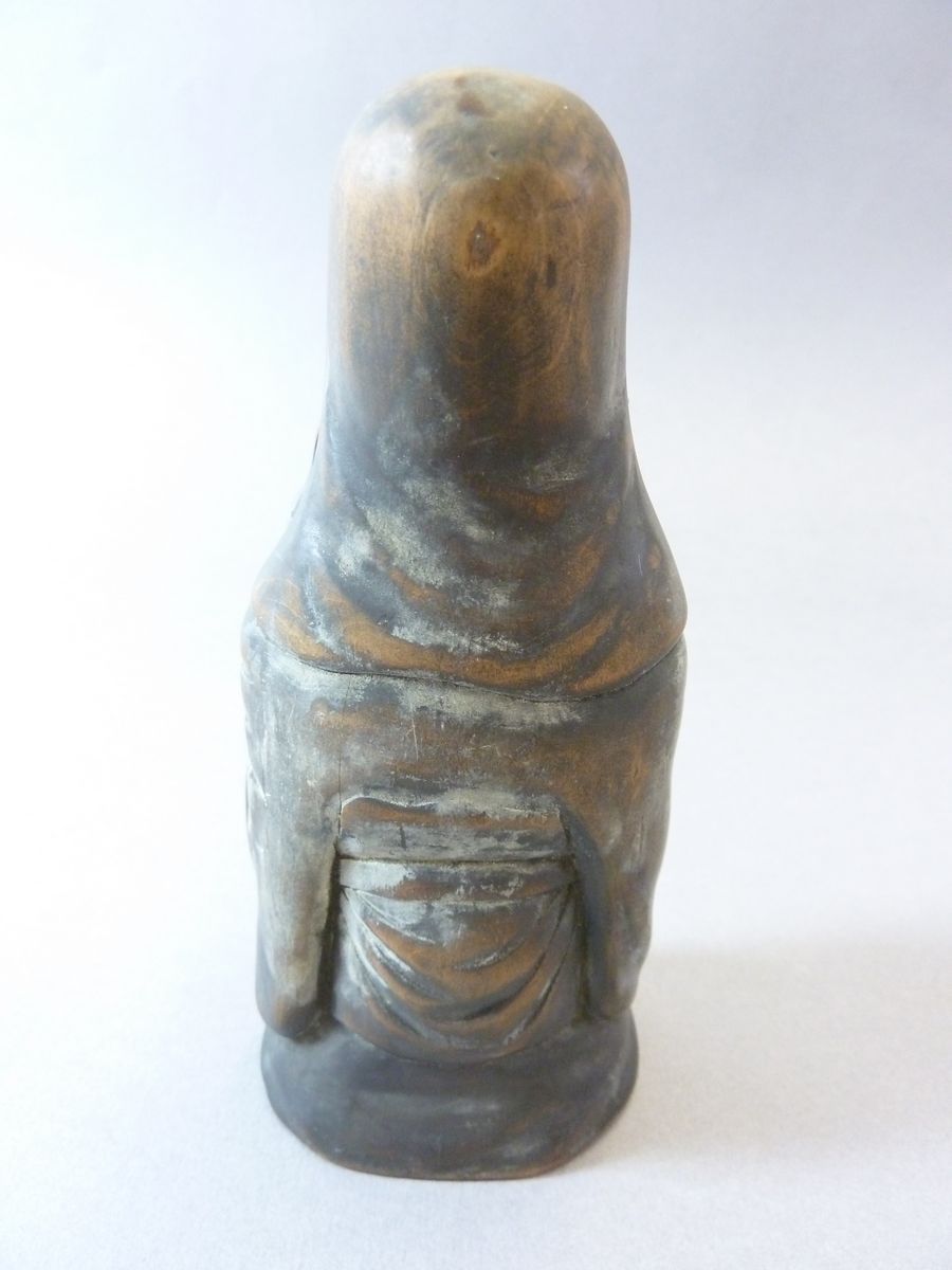 A Chinese 18th or early 19th century carved hard wood figure of an old man holding his beard, 40cm - Image 2 of 3